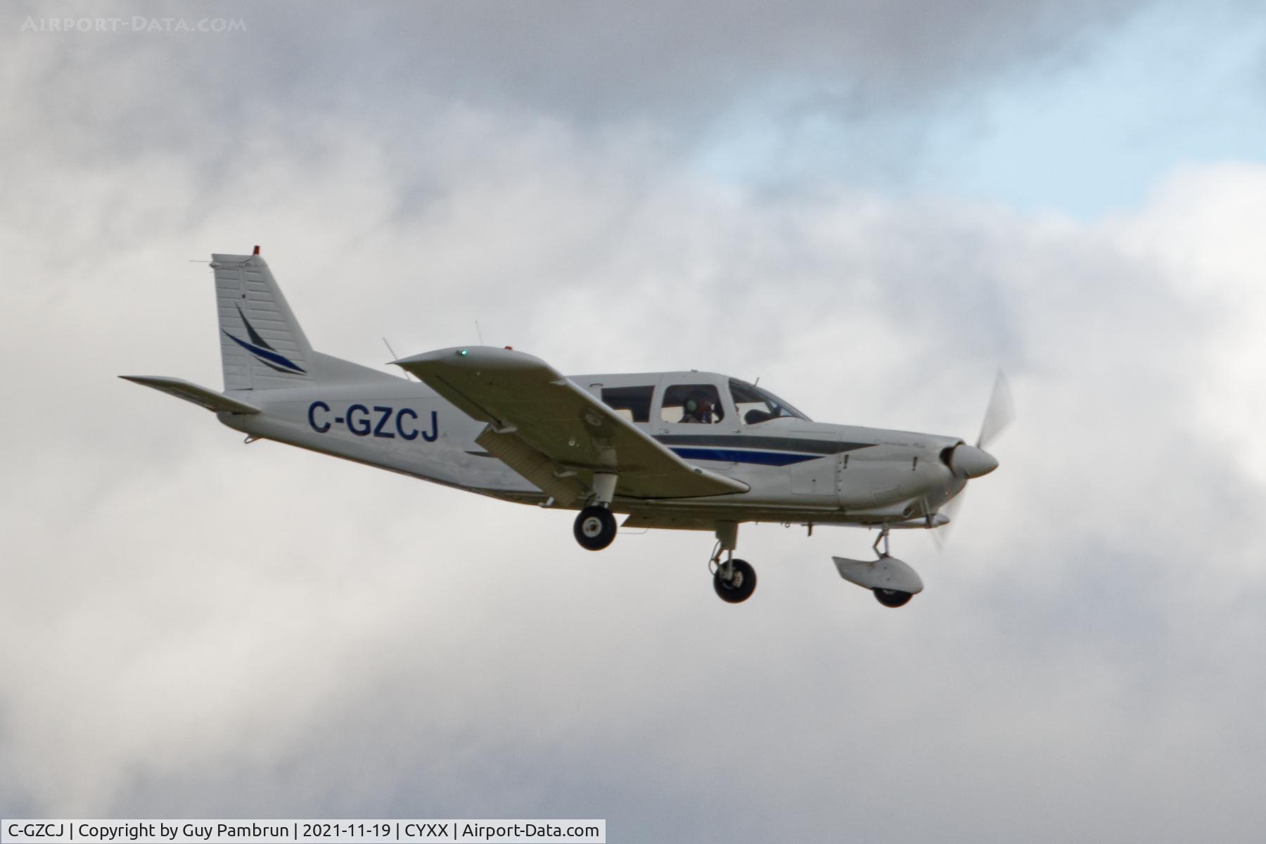 C-GZCJ, 1966 Piper PA-32-260 Cherokee Six C/N 32-561, Landing on 19