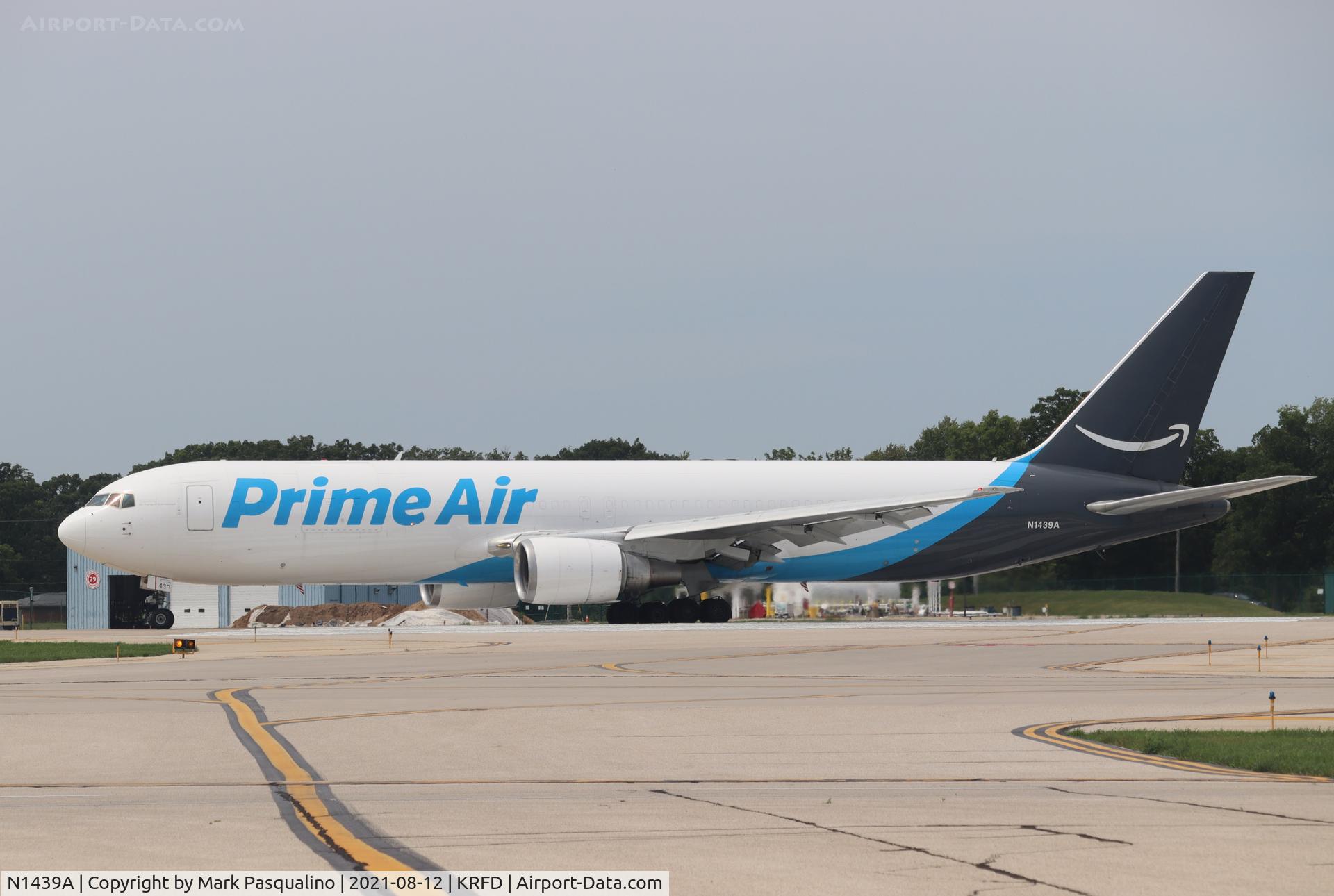 N1439A, 1997 Boeing 767-33A/ER C/N 28495, Boeing 767-33A/ER