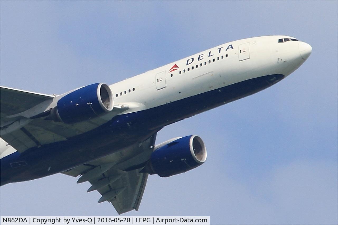 N862DA, 1999 Boeing 777-232 C/N 29734, Boeing 777-232, Climbing from rwy 06R, Roissy Charles De Gaulle airport (LFPG-CDG)