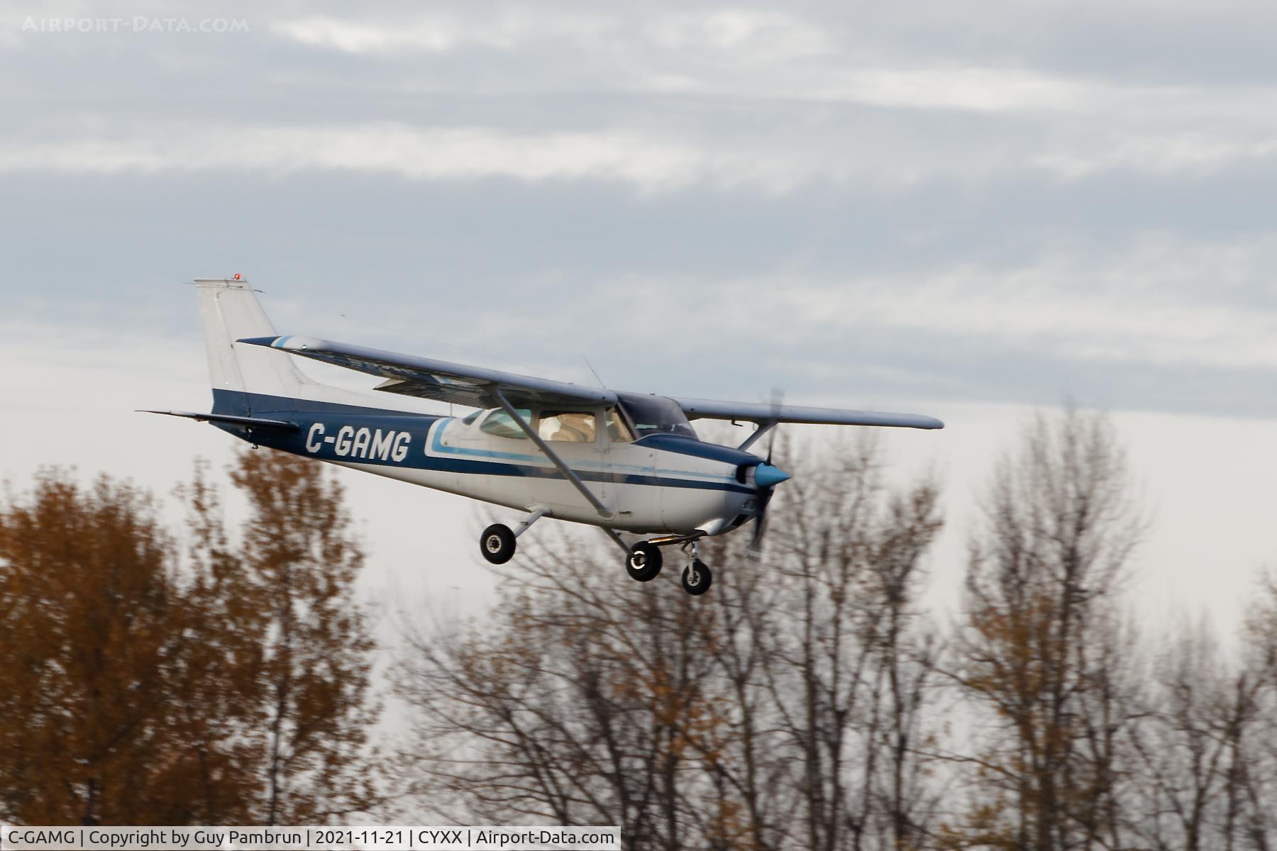 C-GAMG, 1974 Cessna 172M C/N 17262031, Landing on 07