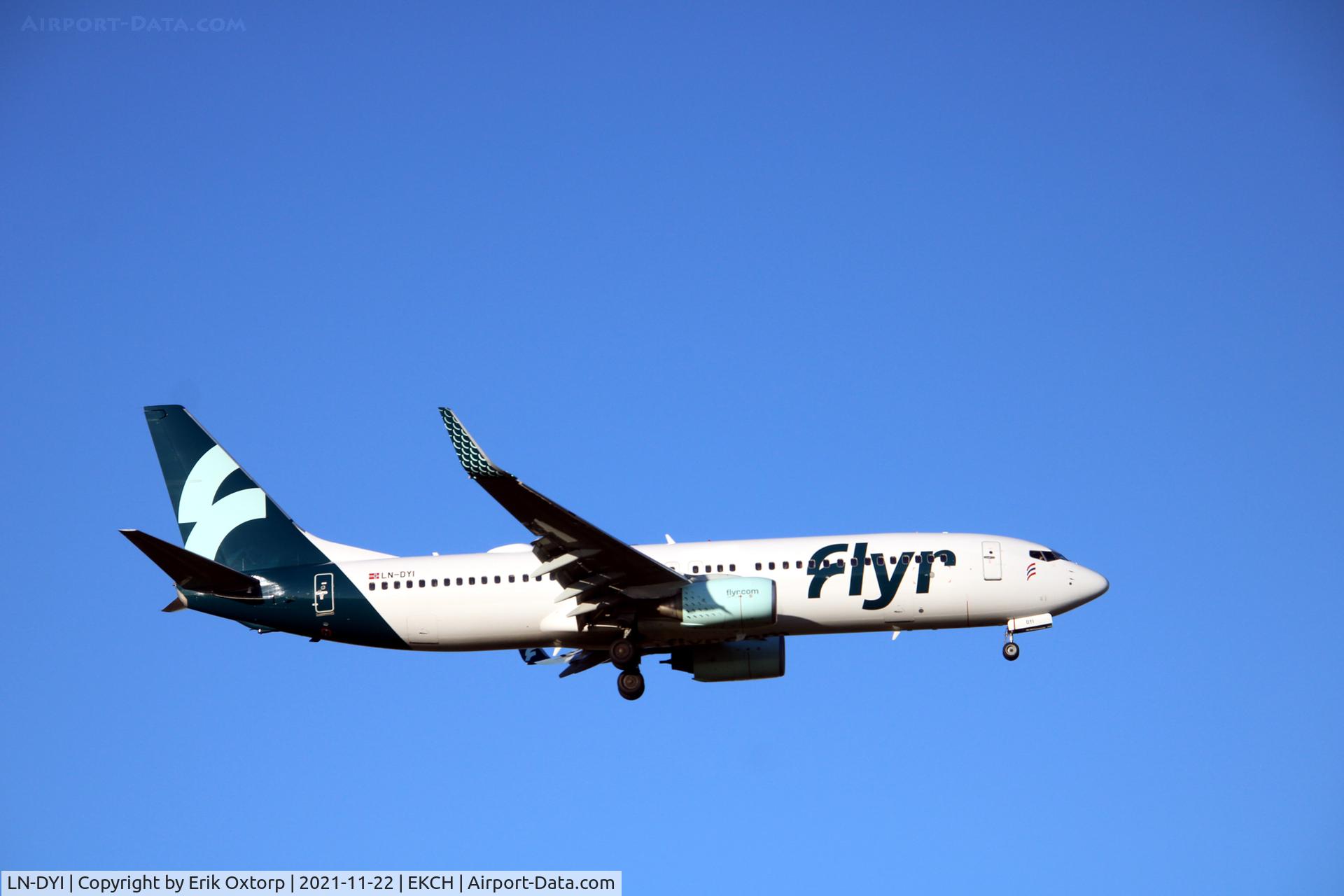 LN-DYI, 2010 Boeing 737-8JP C/N 40866, LN-DYI landing rw 04L