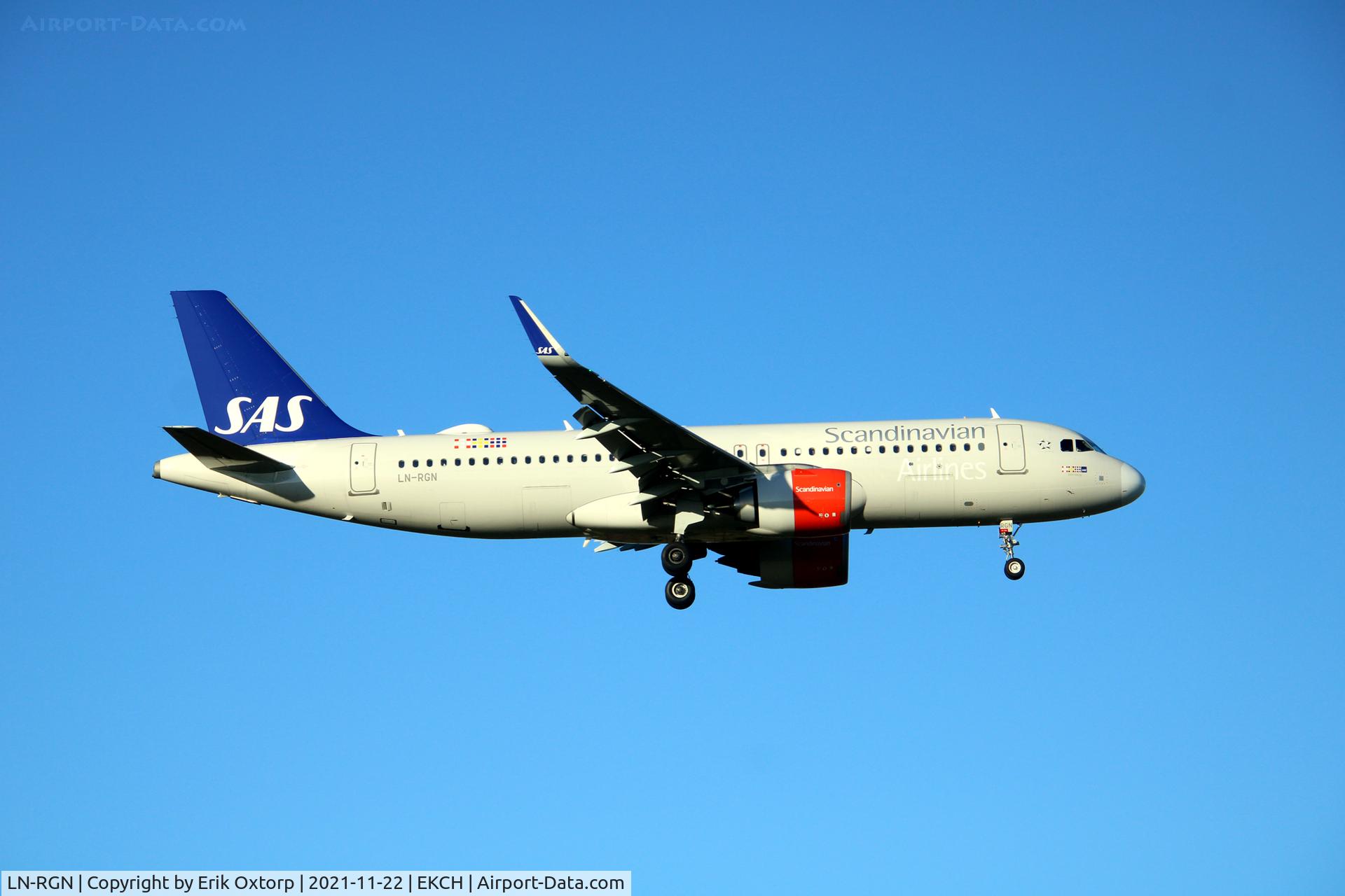 LN-RGN, 2016 Airbus A320-251N C/N 7341, LN-RGN landing rw 04L