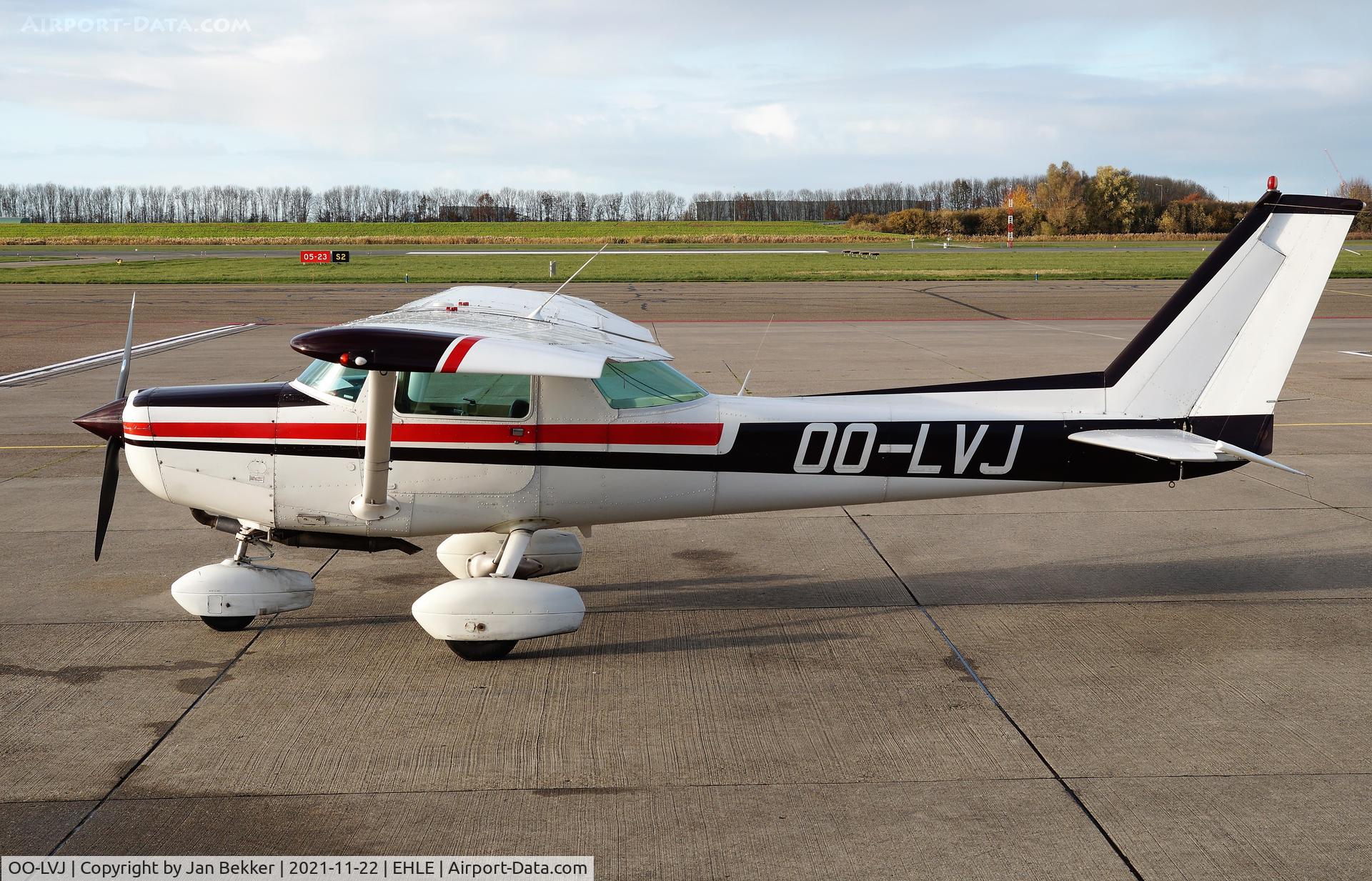 OO-LVJ, 1982 Reims FA152 Aerobat C/N 0378, Lelystad Airport