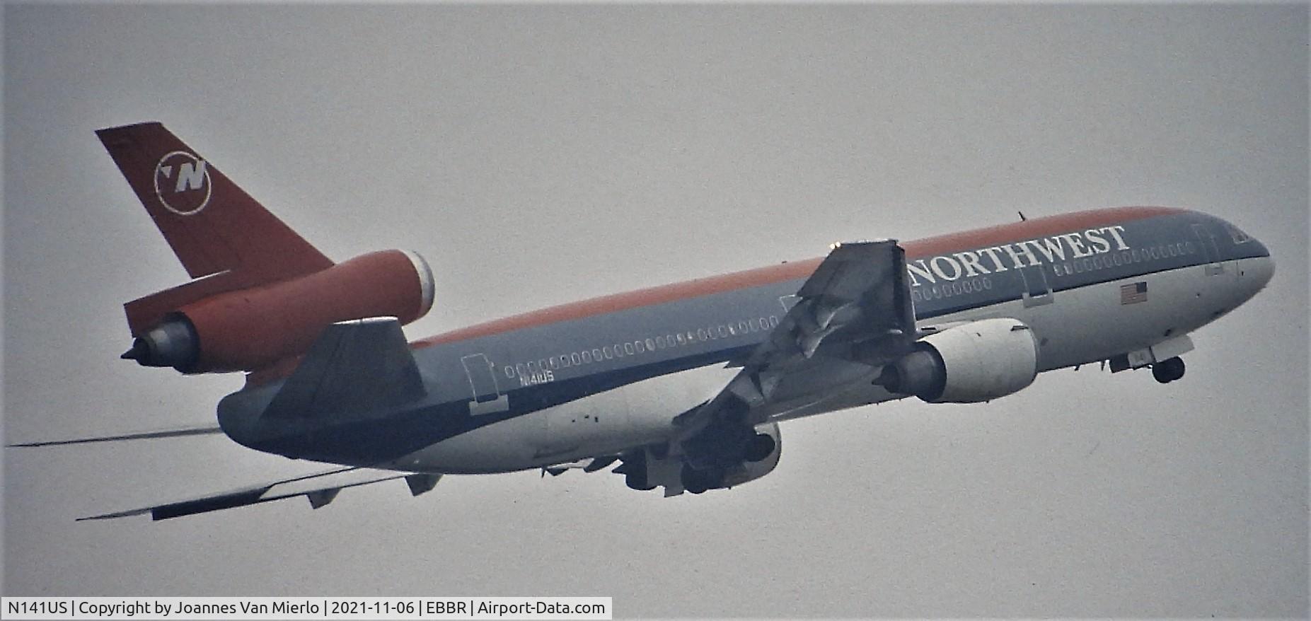 N141US, 1972 Douglas DC-10-40 C/N 46750, Slide scan