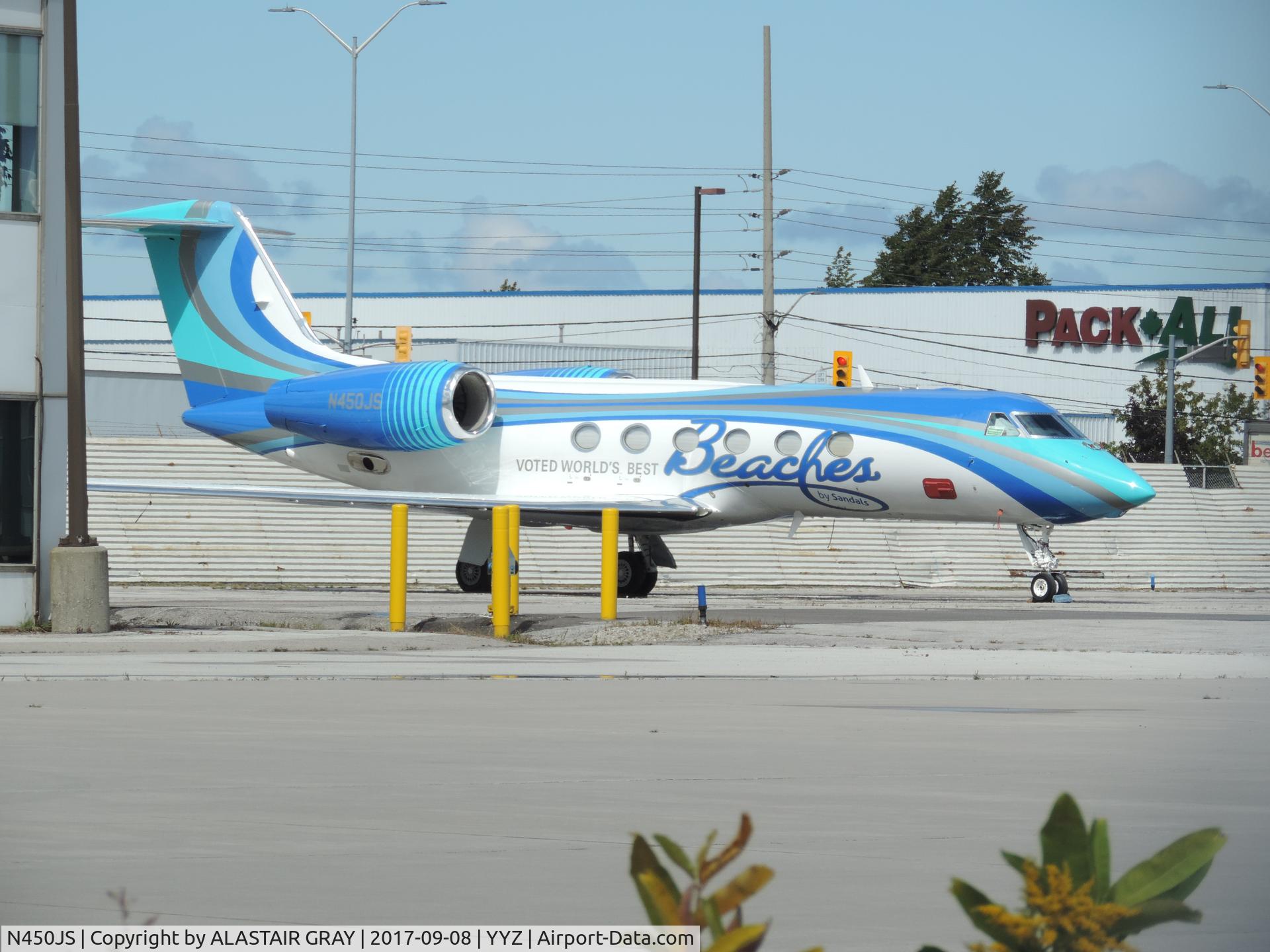 N450JS, 2015 Gulfstream Aerospace GIV-X (G450) C/N 4344, Seen here at the North Lounge