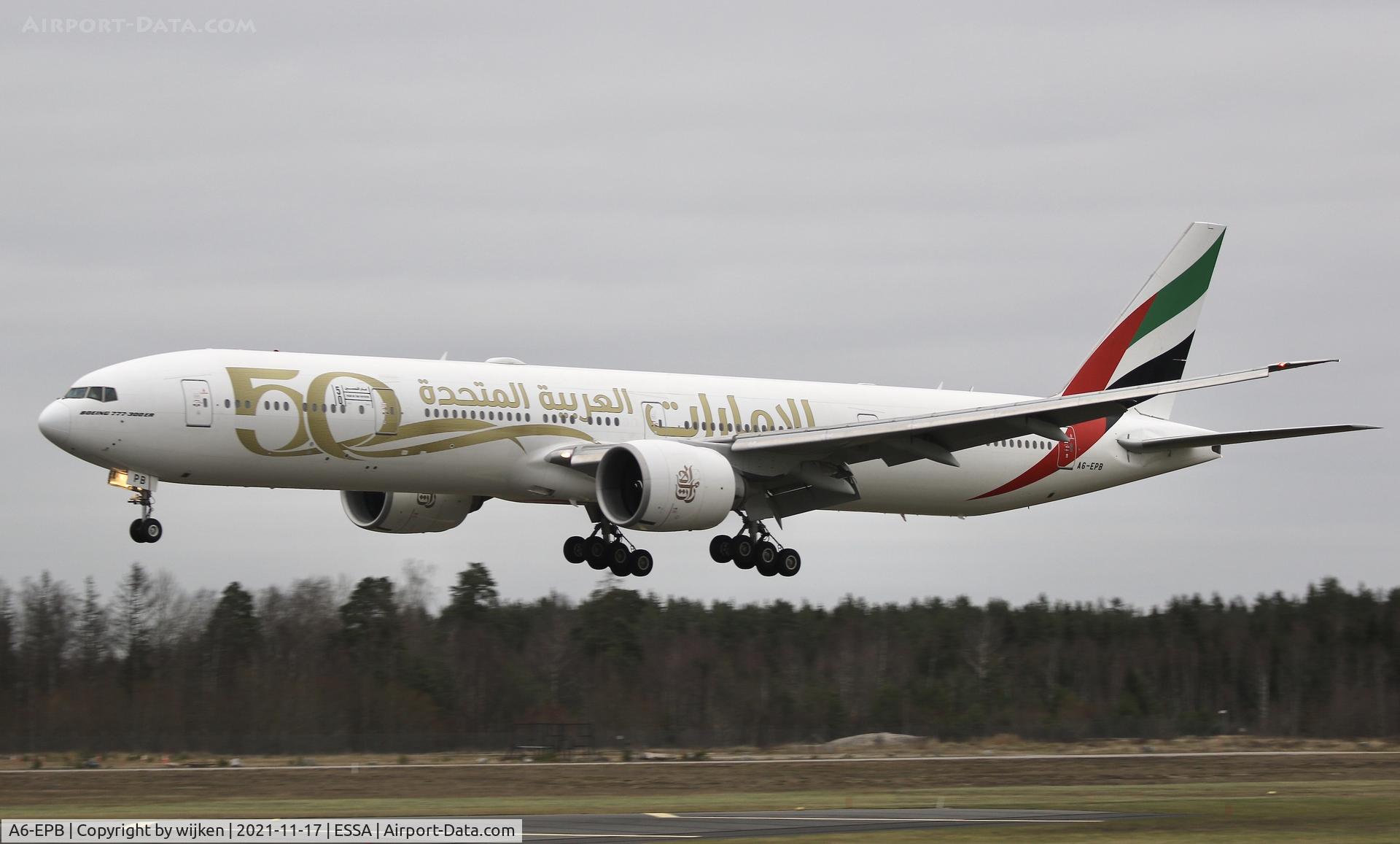 A6-EPB, 2015 Boeing 777-3H1/ER C/N 42321, RWY 26