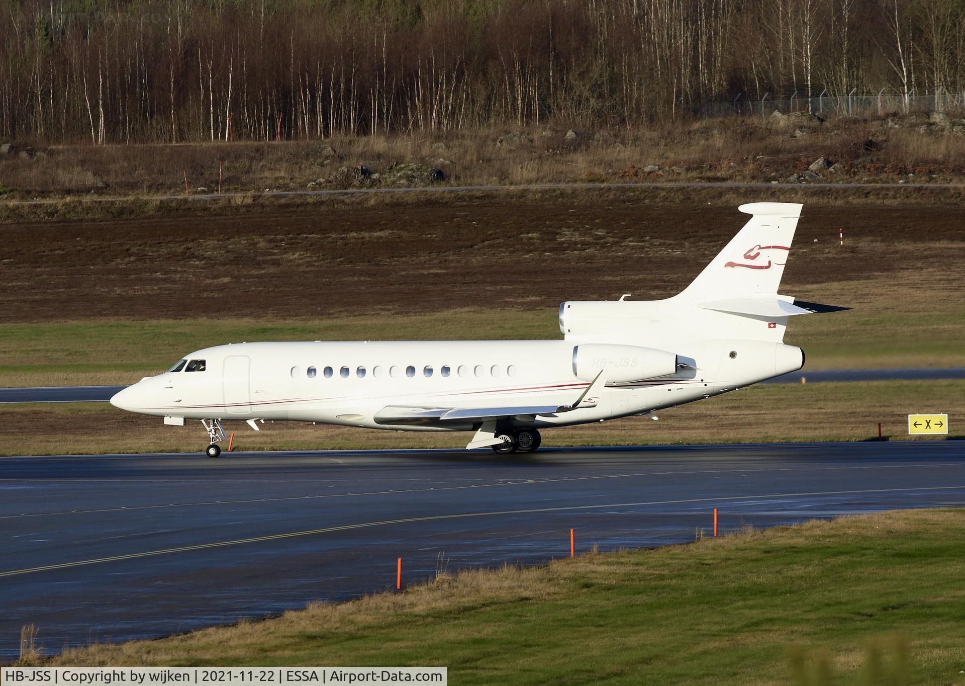 HB-JSS, 2005 Dassault Falcon 7X C/N 002, TWY X