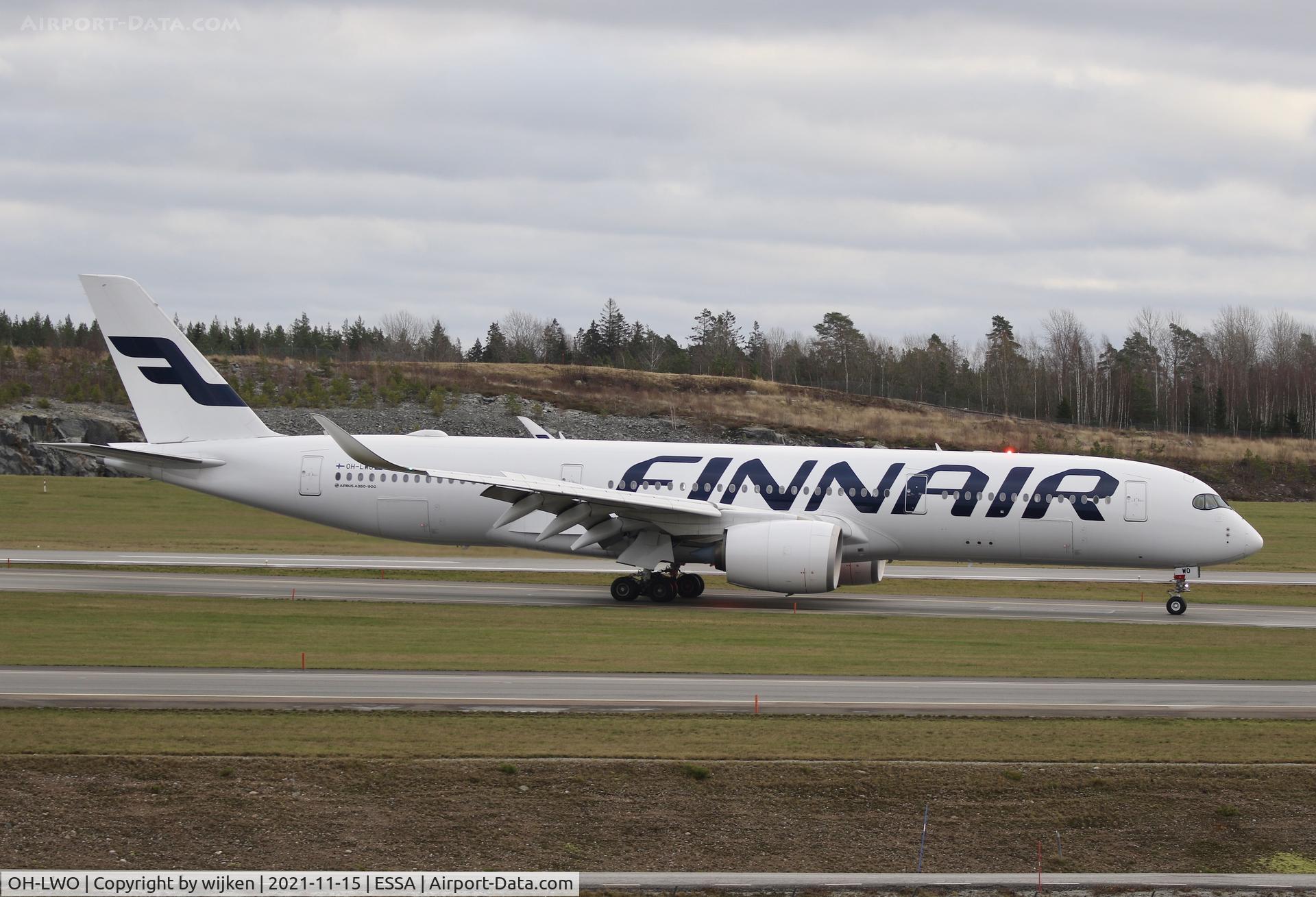 OH-LWO, 2019 Airbus A350-941 C/N 300, RWY 19L
