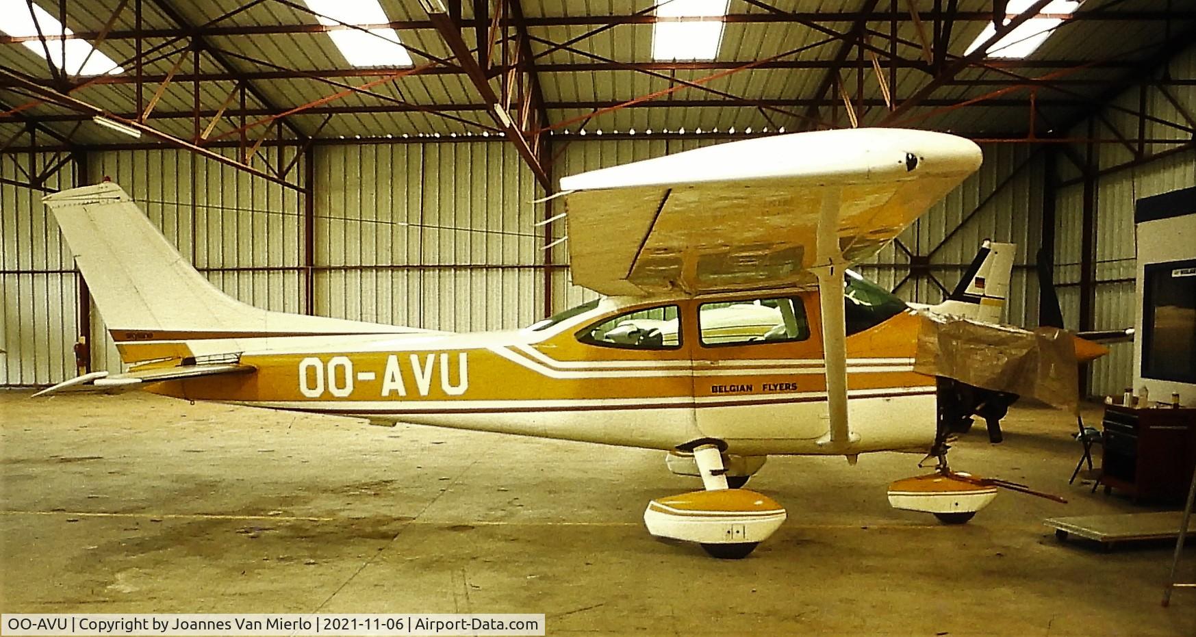 OO-AVU, 1975 Cessna 182P Skylane C/N 182-64117, Slide scan