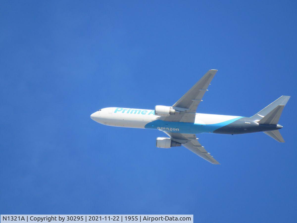 N1321A, 1995 Boeing 767-306/ER C/N 27957, Taking off