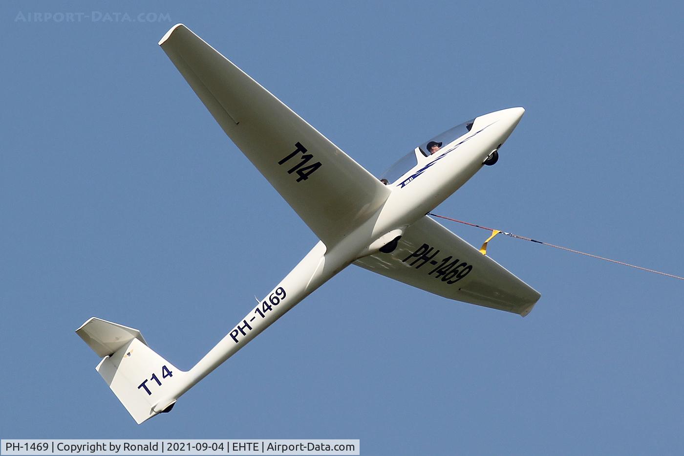 PH-1469, 1980 Schleicher ASK-21 C/N 21054, at teuge