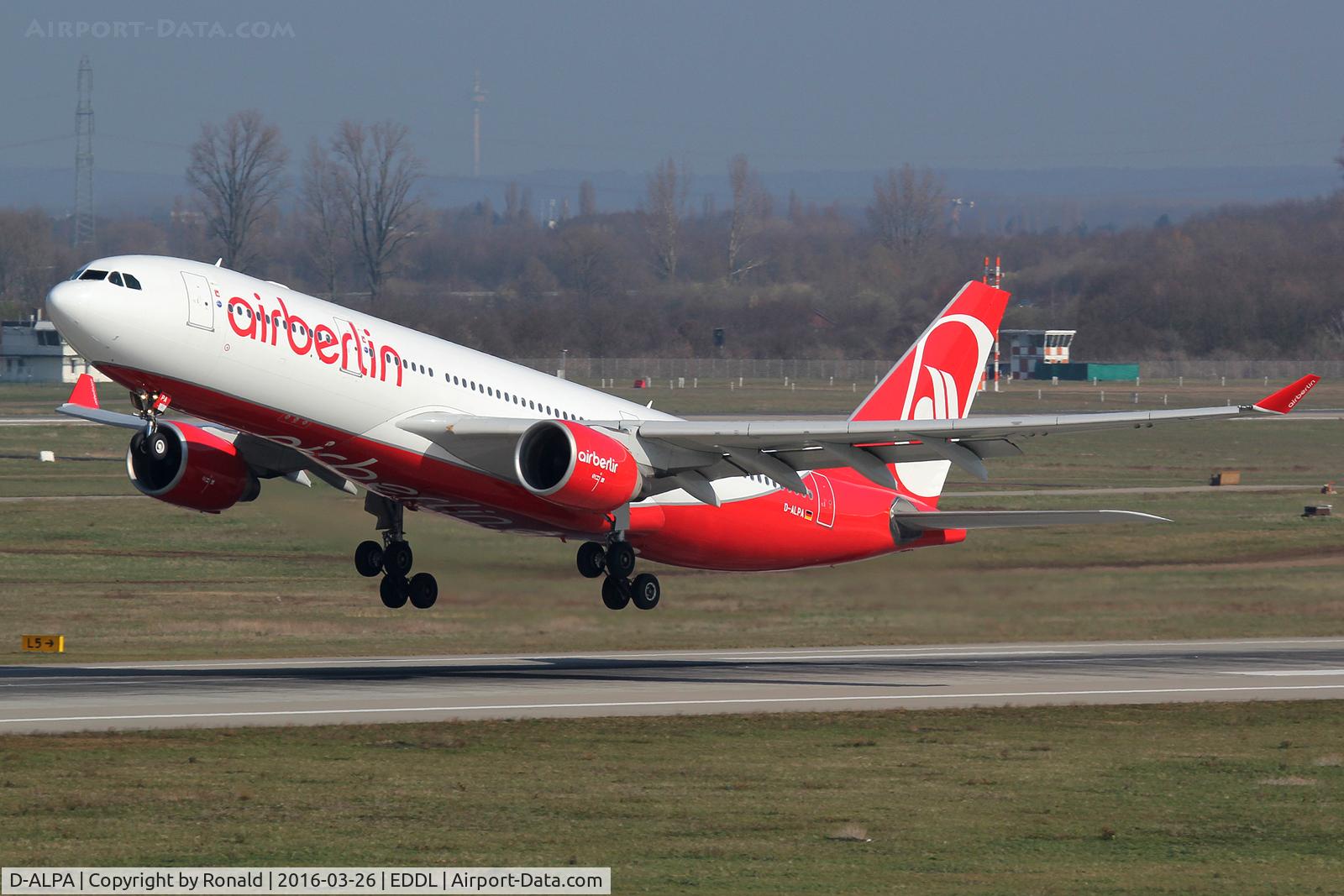 D-ALPA, 2001 Airbus A330-223 C/N 403, at dus