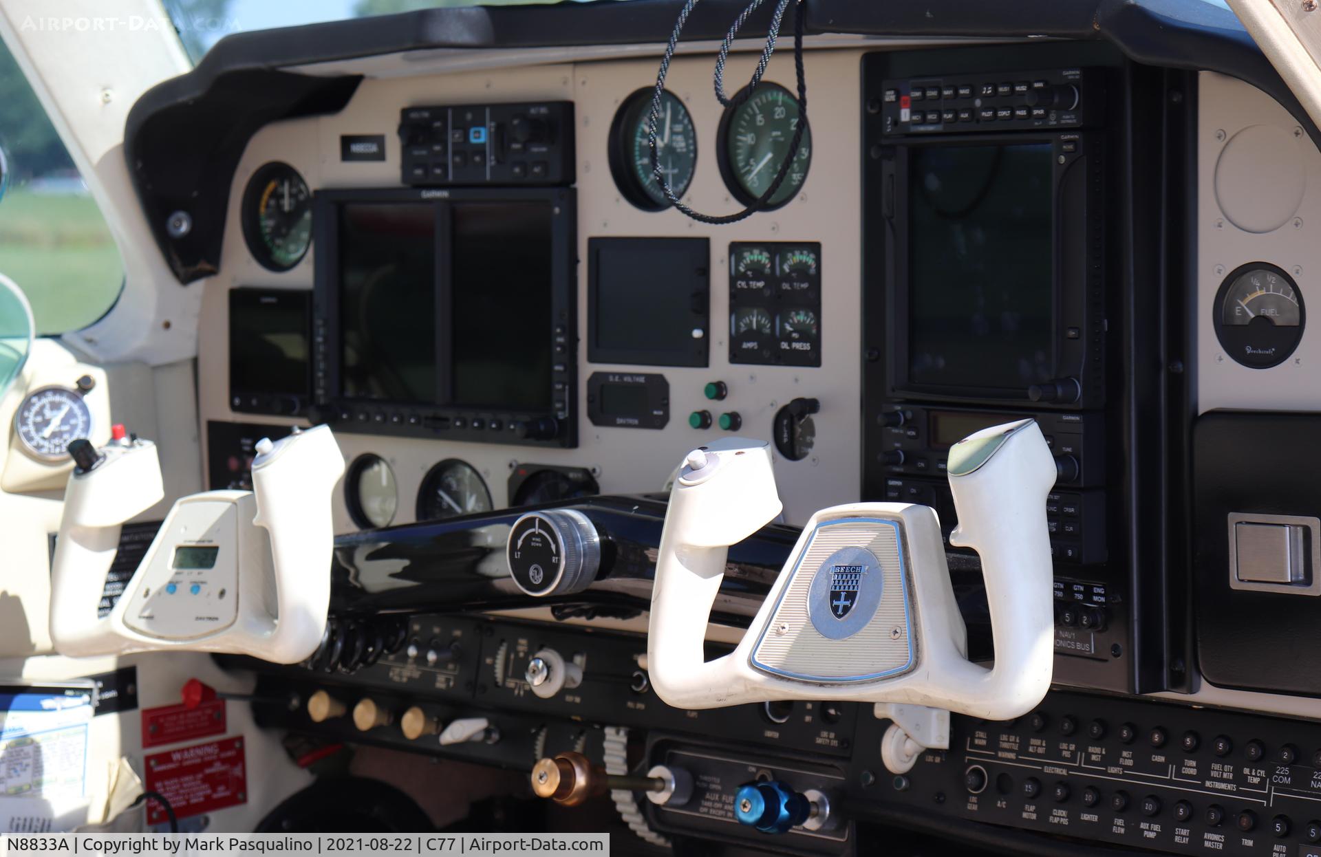 N8833A, 1982 Beech F33A Bonanza C/N CE-976, Beech F33A
