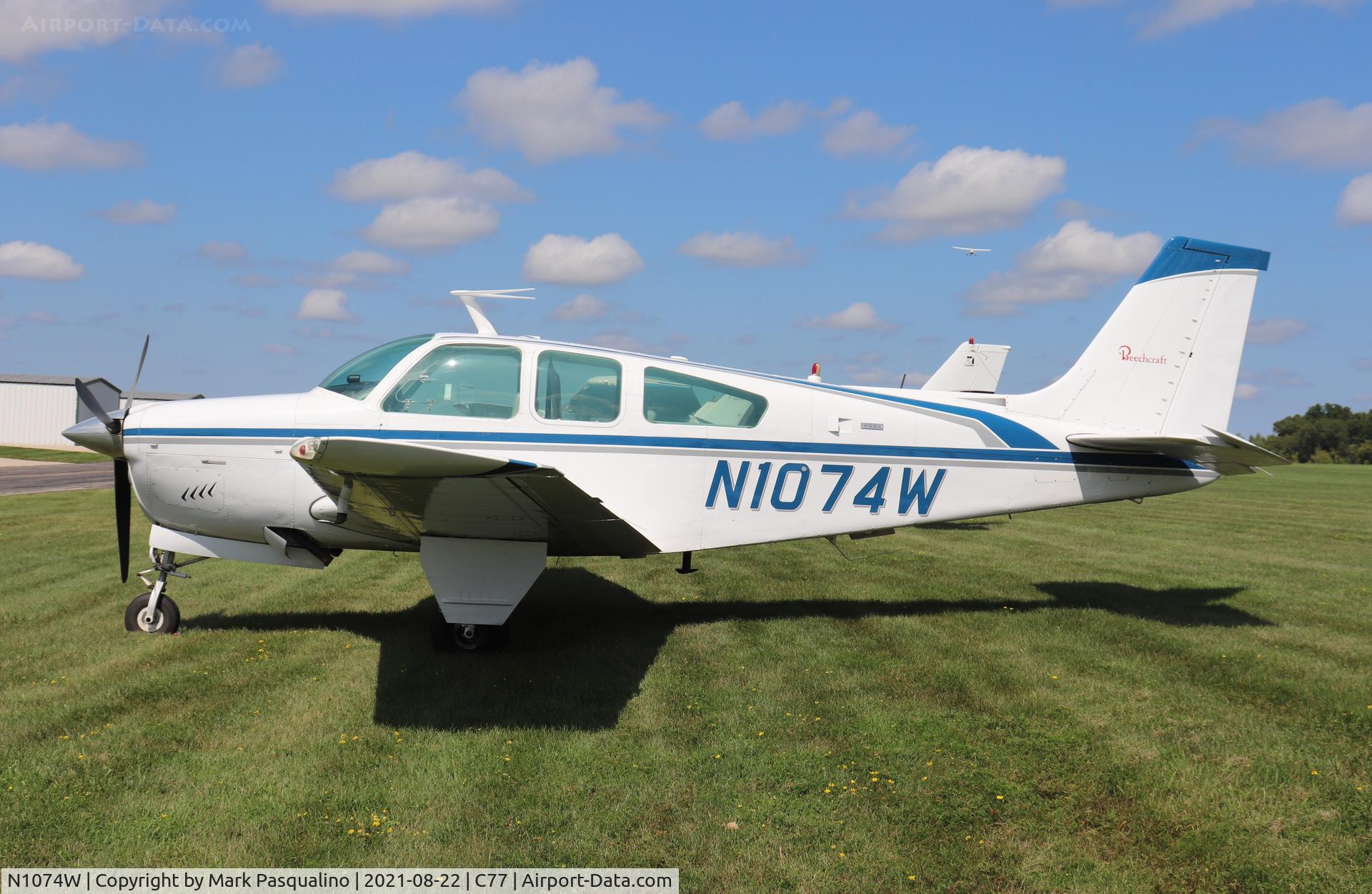 N1074W, 1973 Beech F33A Bonanza C/N CE-432, Beech F33A