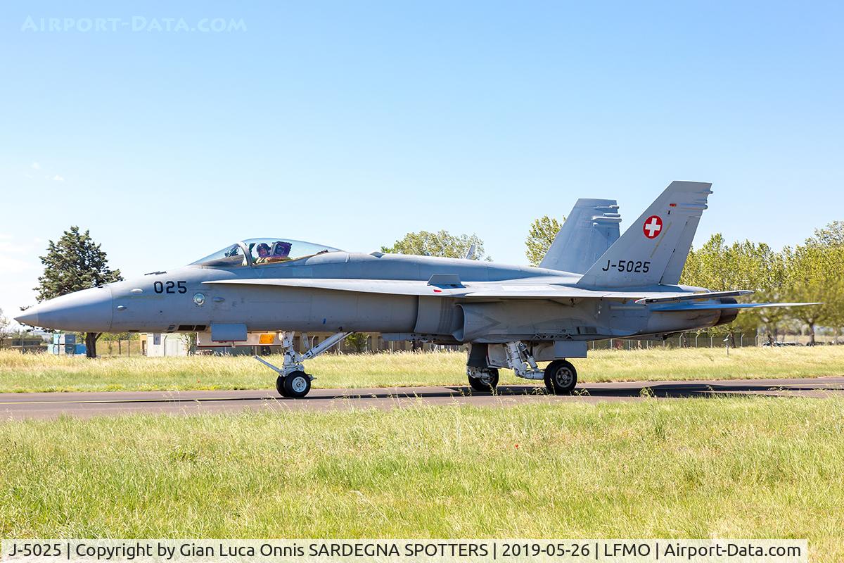 J-5025, McDonnell Douglas F/A-18C Hornet C/N 1374/SFC025, Taxi