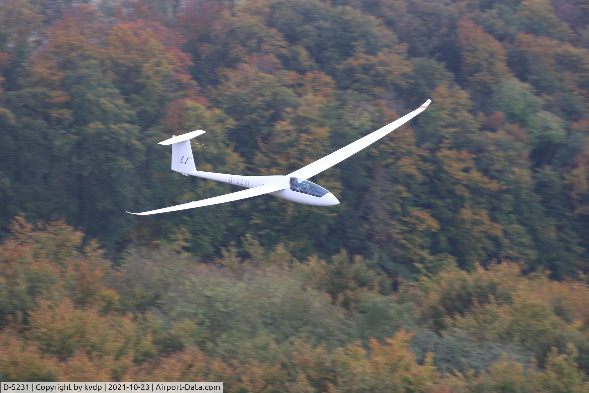 D-5231, Schempp-Hirth Ventus C C/N 296, ridge soaring at the Ith Germany