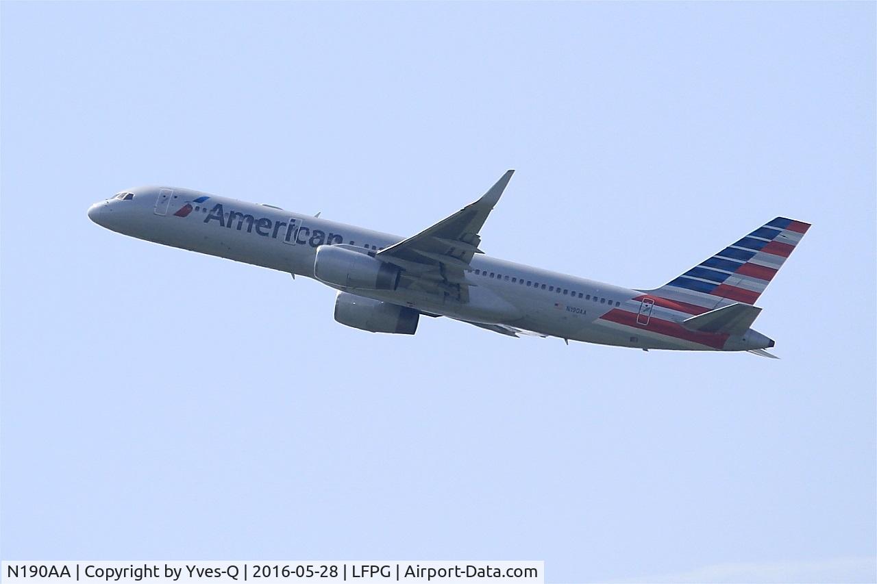 N190AA, 2001 Boeing 757-223 C/N 32384, Boeing 757-223, Climbing from rwy 08L, Roissy Charles De Gaulle airport (LFPG-CDG)
