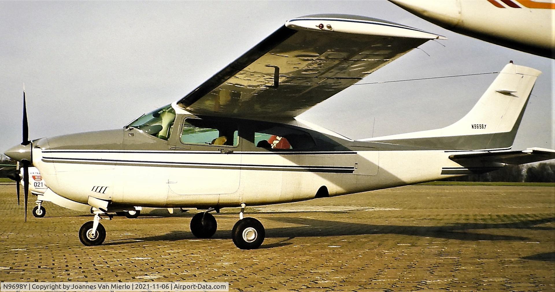 N9698Y, 1981 Cessna 210N Centurion C/N 21064576, Slide scan