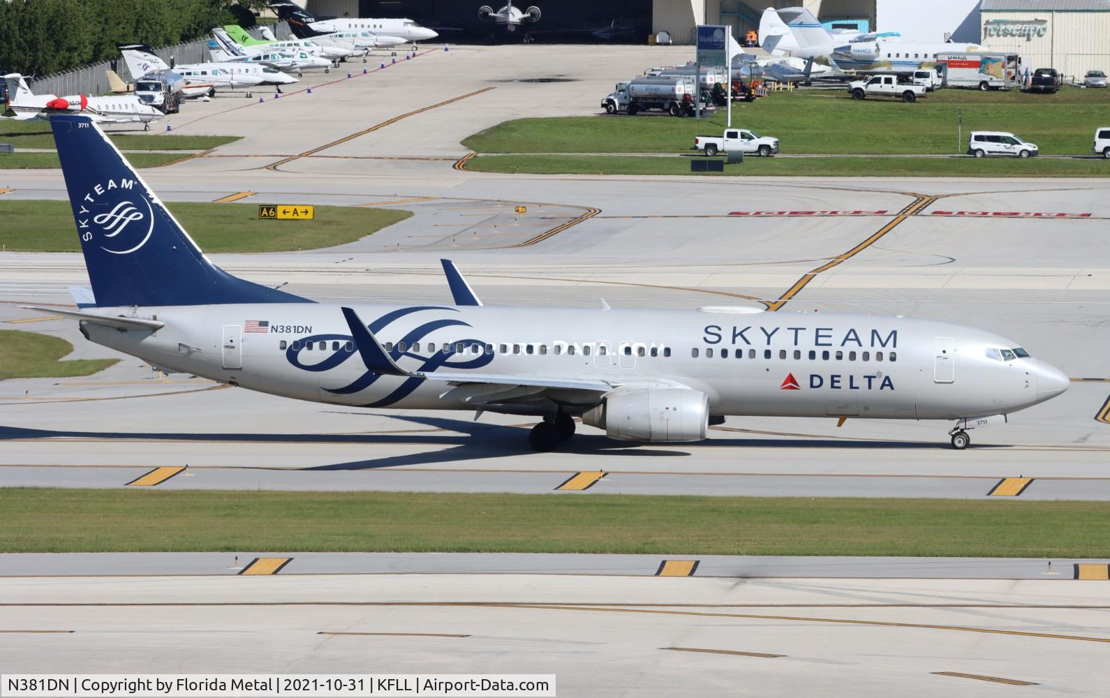 N381DN, 1999 Boeing 737-832 C/N 30350, Delta
