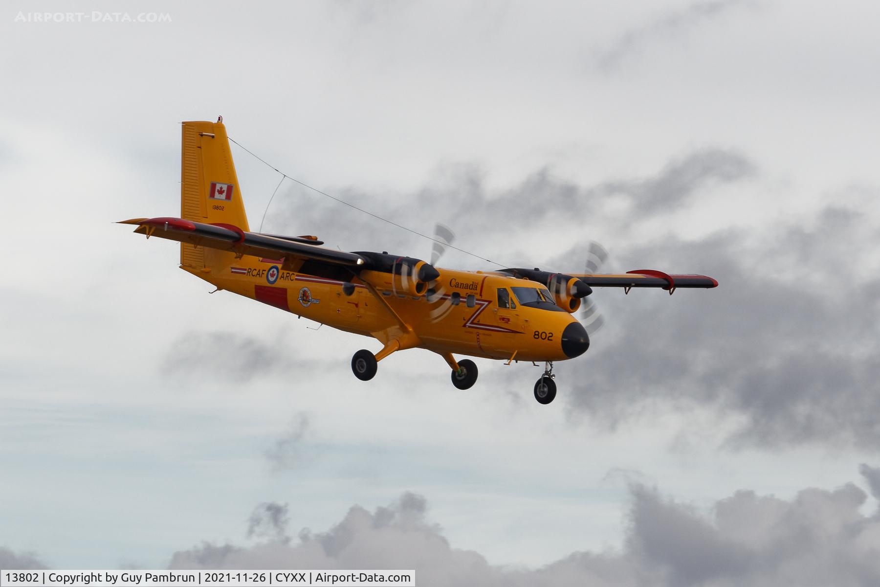 13802, 1971 De Havilland Canada CC-138 Twin Otter C/N 304, Landing on 19