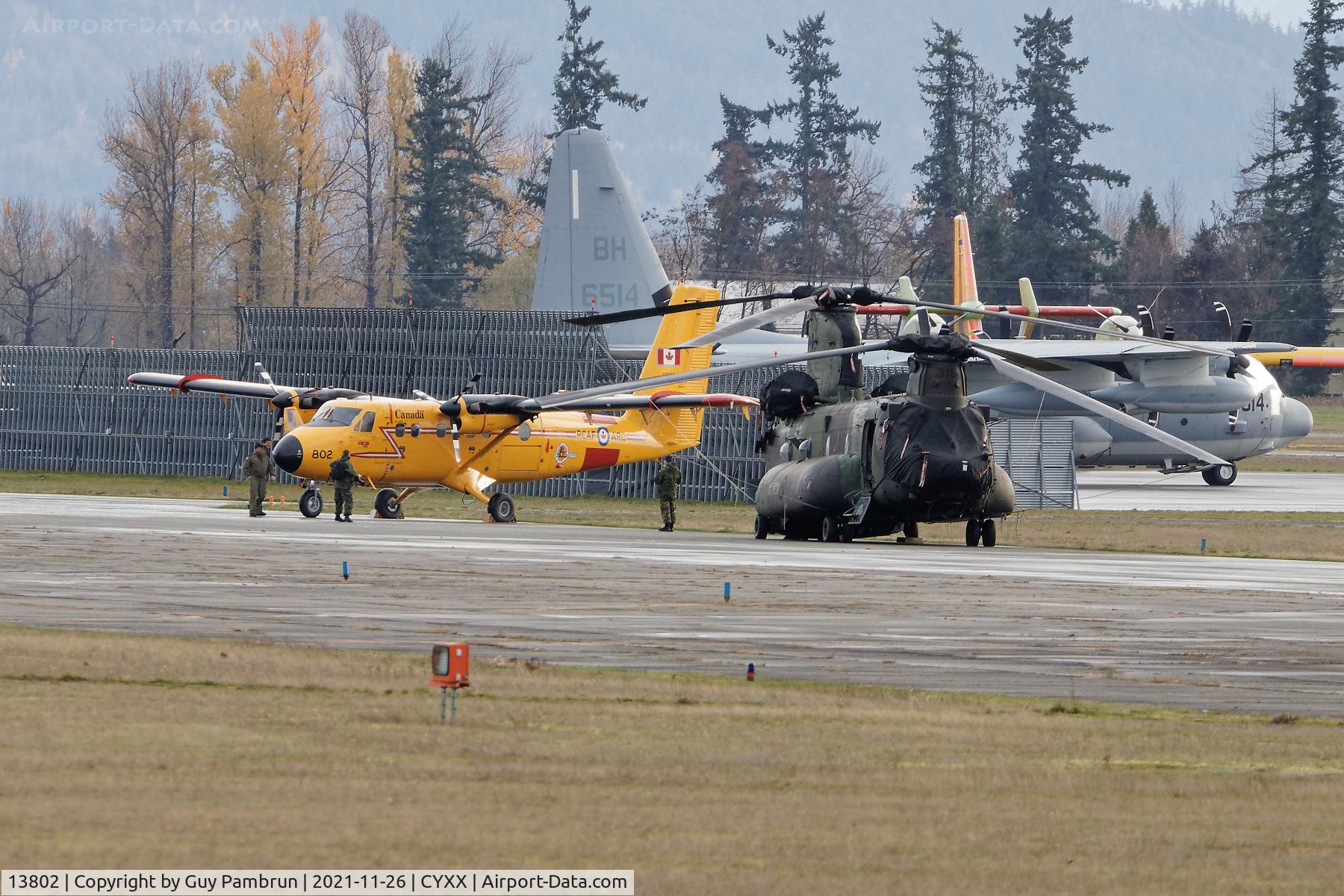 13802, 1971 De Havilland Canada CC-138 Twin Otter C/N 304, In town for flood related work.