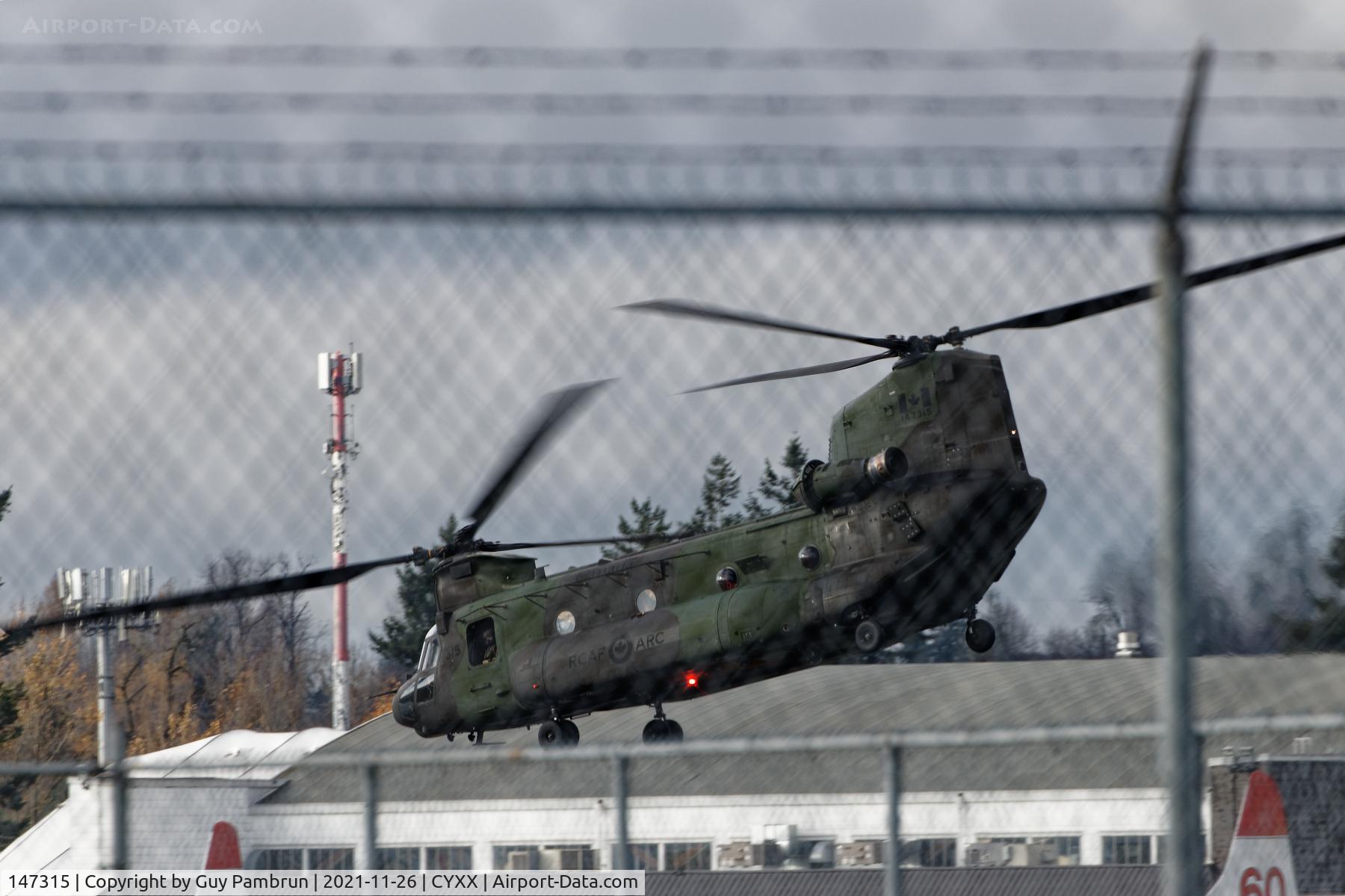 147315, 2014 Boeing CH-147F Chinook C/N M.2065, In town for flood relief