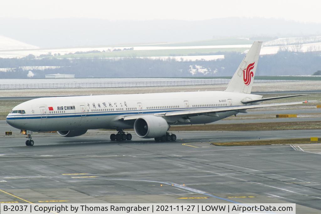 B-2037, 2013 Boeing 777-39L/ER C/N 38677, Air China Boeing 777-300(ER)