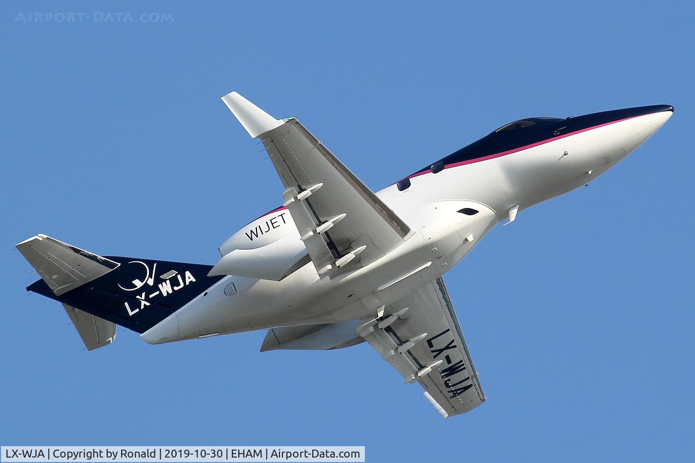 LX-WJA, 2015 Honda HA-420 HondaJet C/N 42000018, at spl