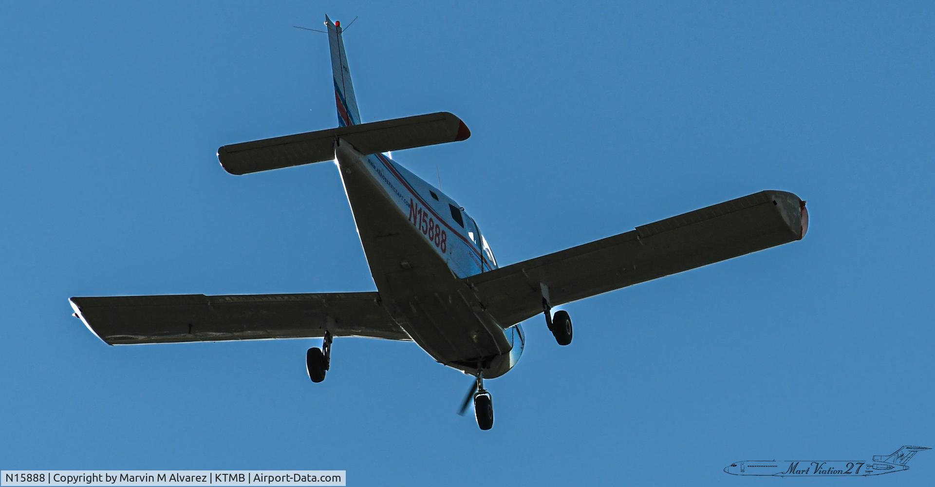 N15888, 1972 Piper PA-28-140 C/N 28-7325189, Landing at Tamiami Airport