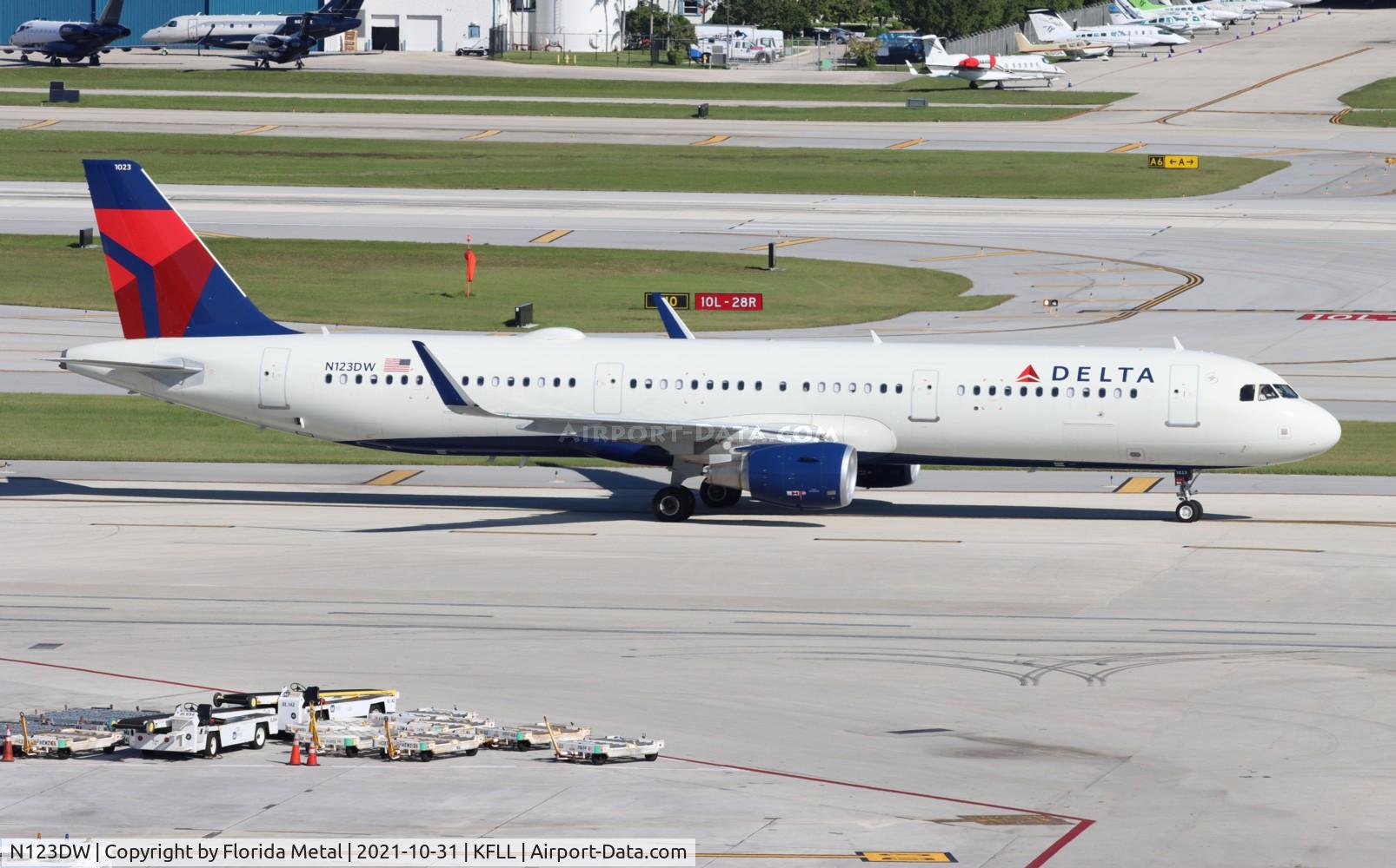 N123DW, 2021 Airbus A321-211 C/N 10234, FLL 2021