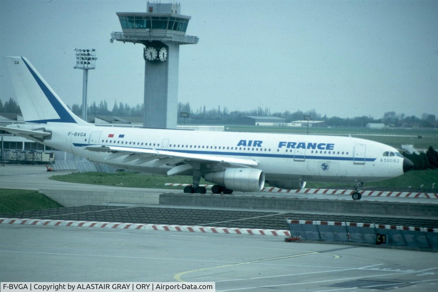F-BVGA, Airbus A300B2-1C C/N 5, seen here in Air France's old livery