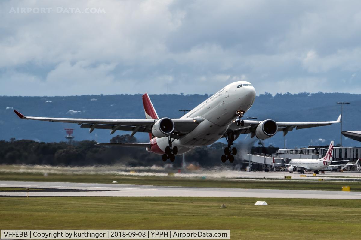 VH-EBB, 2002 Airbus A330-201 C/N 0522, Airbus A330 Qantas VH-EBB runway 21, YPPH 08 September 2018