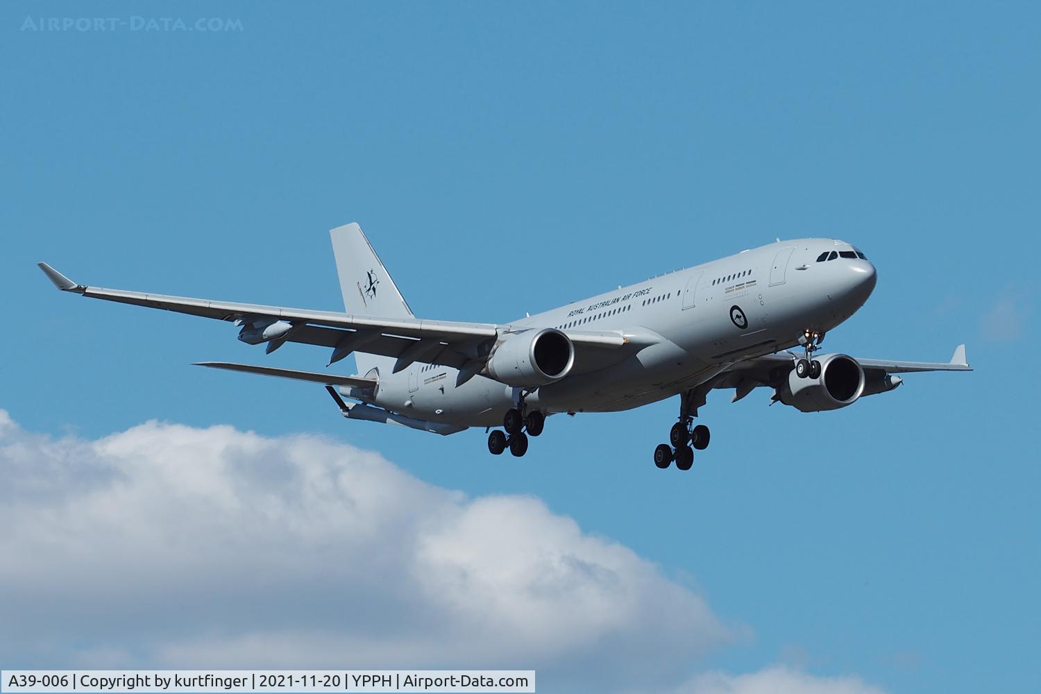A39-006, 2008 Airbus A330-203/MRTT C/N 892, Airbus A330-200 MRTT cn 892. RAAF KC-30 serial A39-006 33 sqn, YPPH 20 November 2021.
