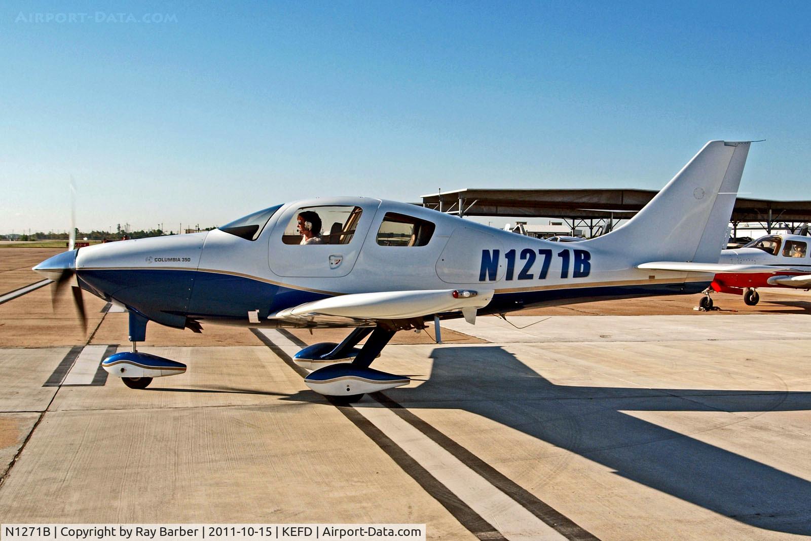 N1271B, 2006 Columbia Aircraft Mfg LC42-550FG C/N 42529, N1271B   Columbia Aircraft LC42-550FG [42529] Houston-Ellington Field~N 15/10/2011