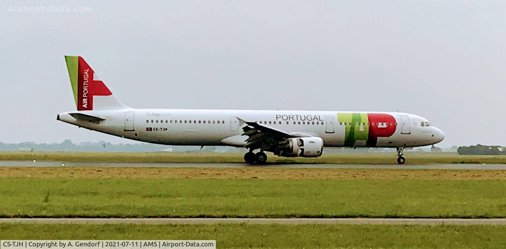 CS-TJH, 2004 Airbus A321-211 C/N 2270, seen here shortly after landing