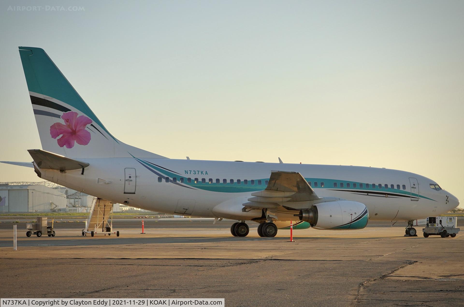 N737KA, 2001 Boeing 737-7BX C/N 30740, North Filed Oakland Airport 2021.