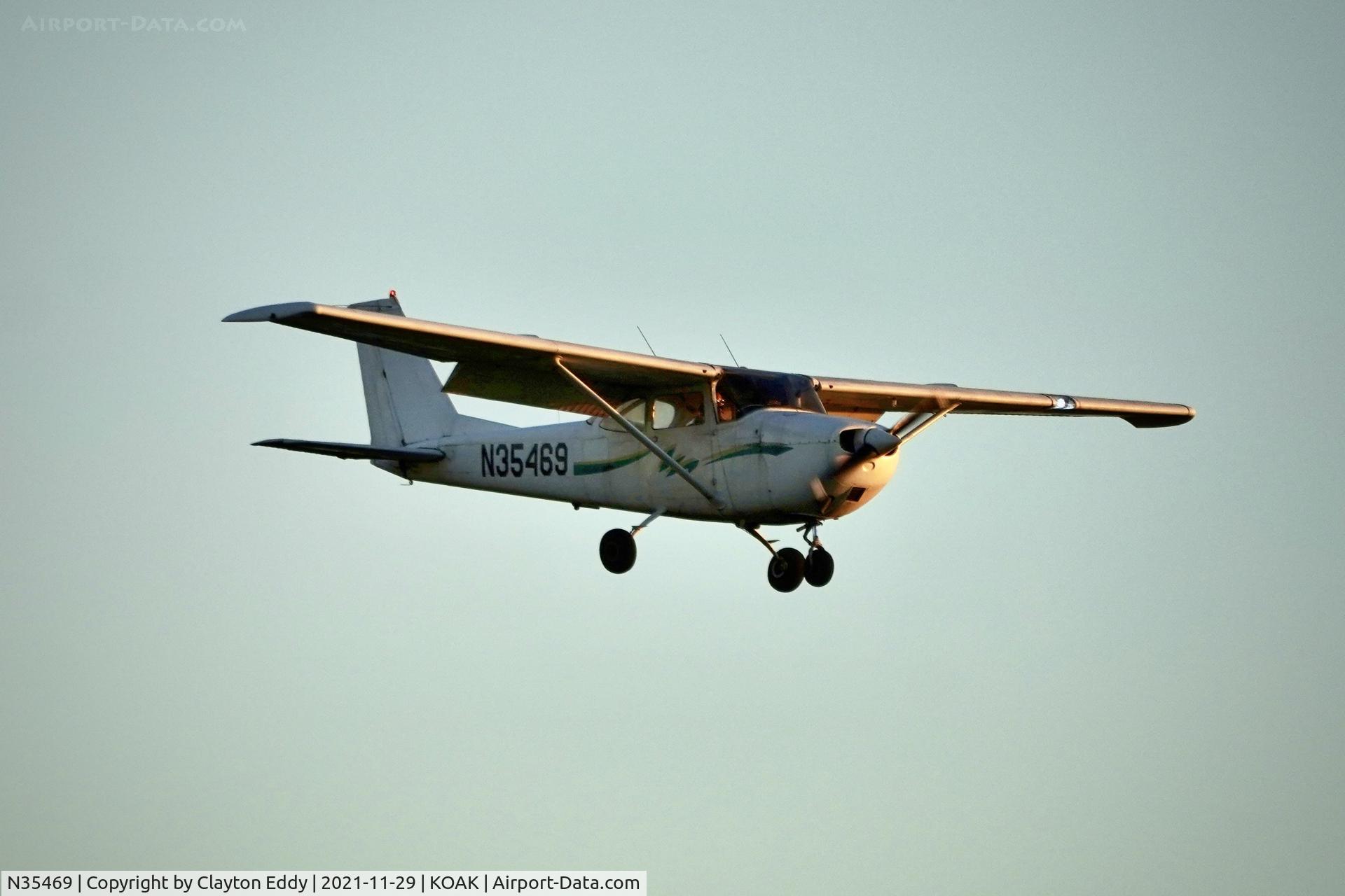 N35469, 1968 Cessna 172I C/N 17256786, North Field Oakland Airport 2021.