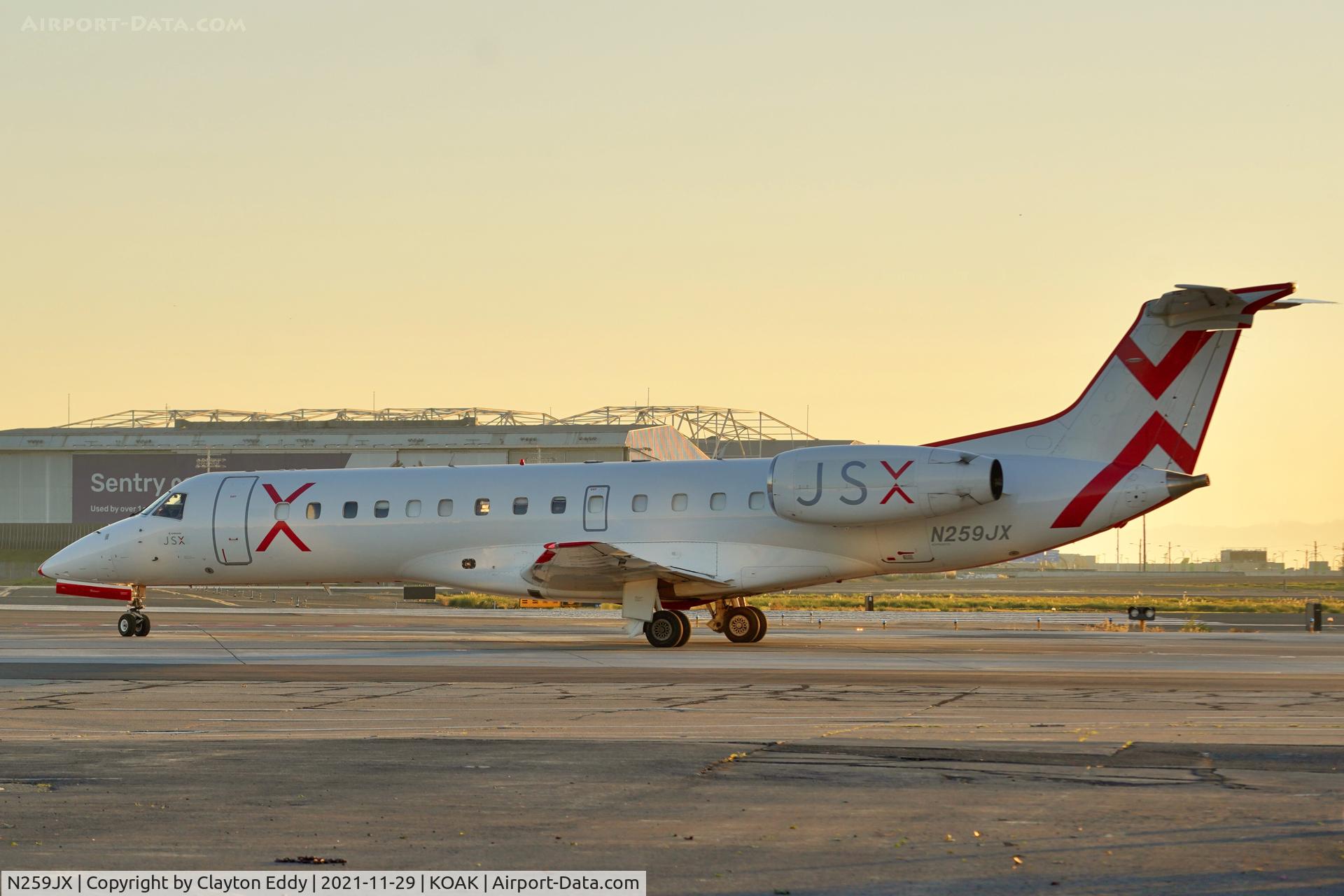 N259JX, 2001 Embraer ERJ-135LR (EMB-135LR) C/N 145402, North Field Oakland Airport 2021.