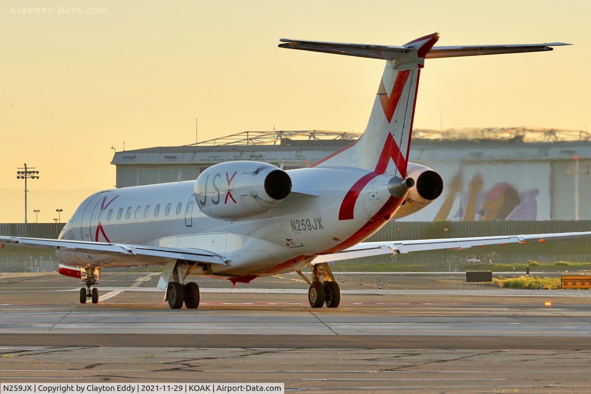 N259JX, 2001 Embraer ERJ-135LR (EMB-135LR) C/N 145402, North Field Oakland Airport 2021.