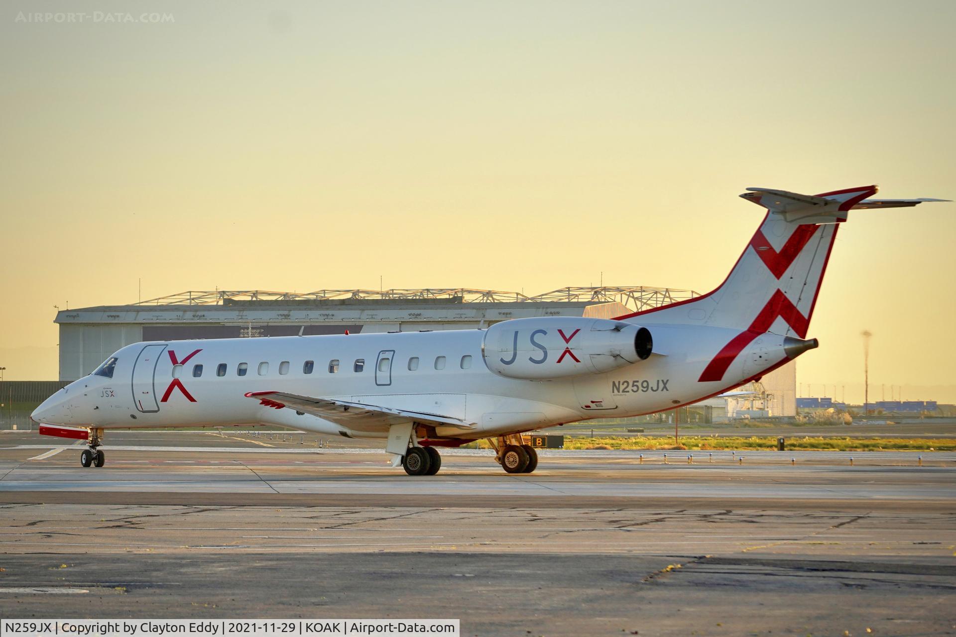 N259JX, 2001 Embraer ERJ-135LR (EMB-135LR) C/N 145402, North Field Oakland Airport 2021.