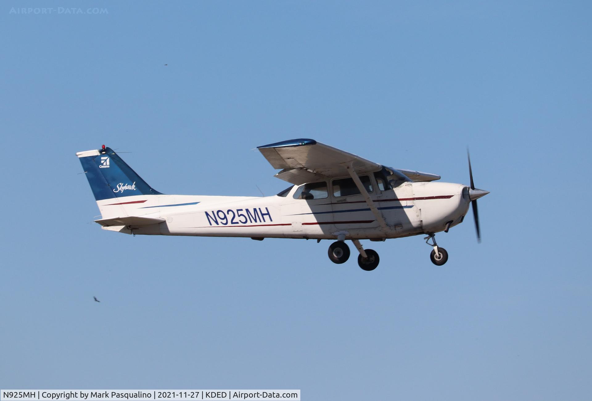N925MH, 1999 Cessna 172R C/N 17280731, Cessna 172R