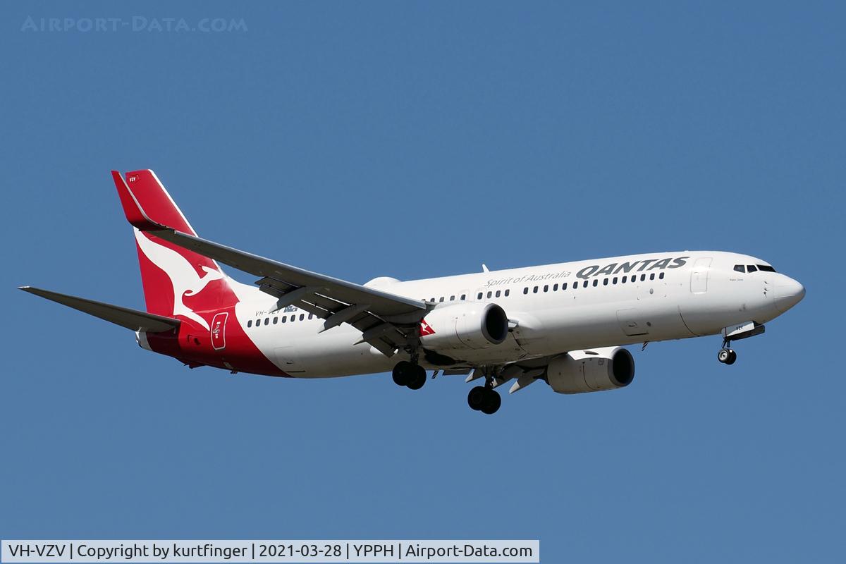 VH-VZV, 2011 Boeing 737-838 C/N 34189, Boeing 737-800 cn 34189 Ln 3856. Qantas VH-VZV Palm Cove final rwy 21 YPPH 28 March 2021