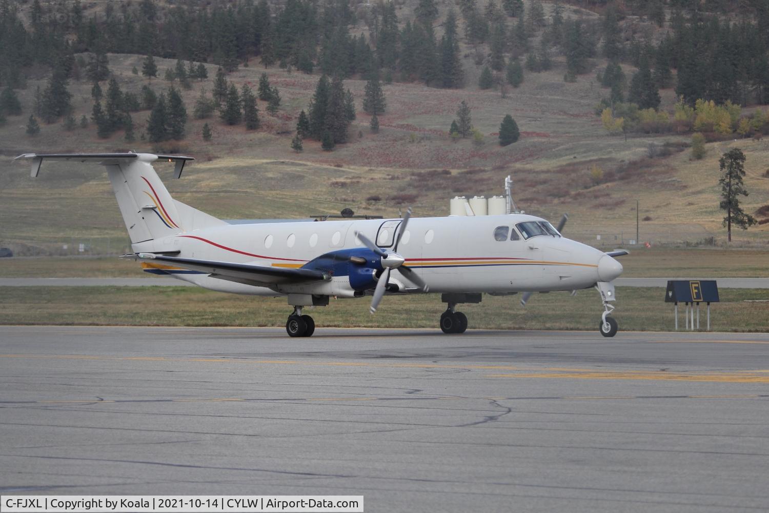 C-FJXL, 1990 Beech 1900C C/N UC-102, SkyLink Express for UPS.