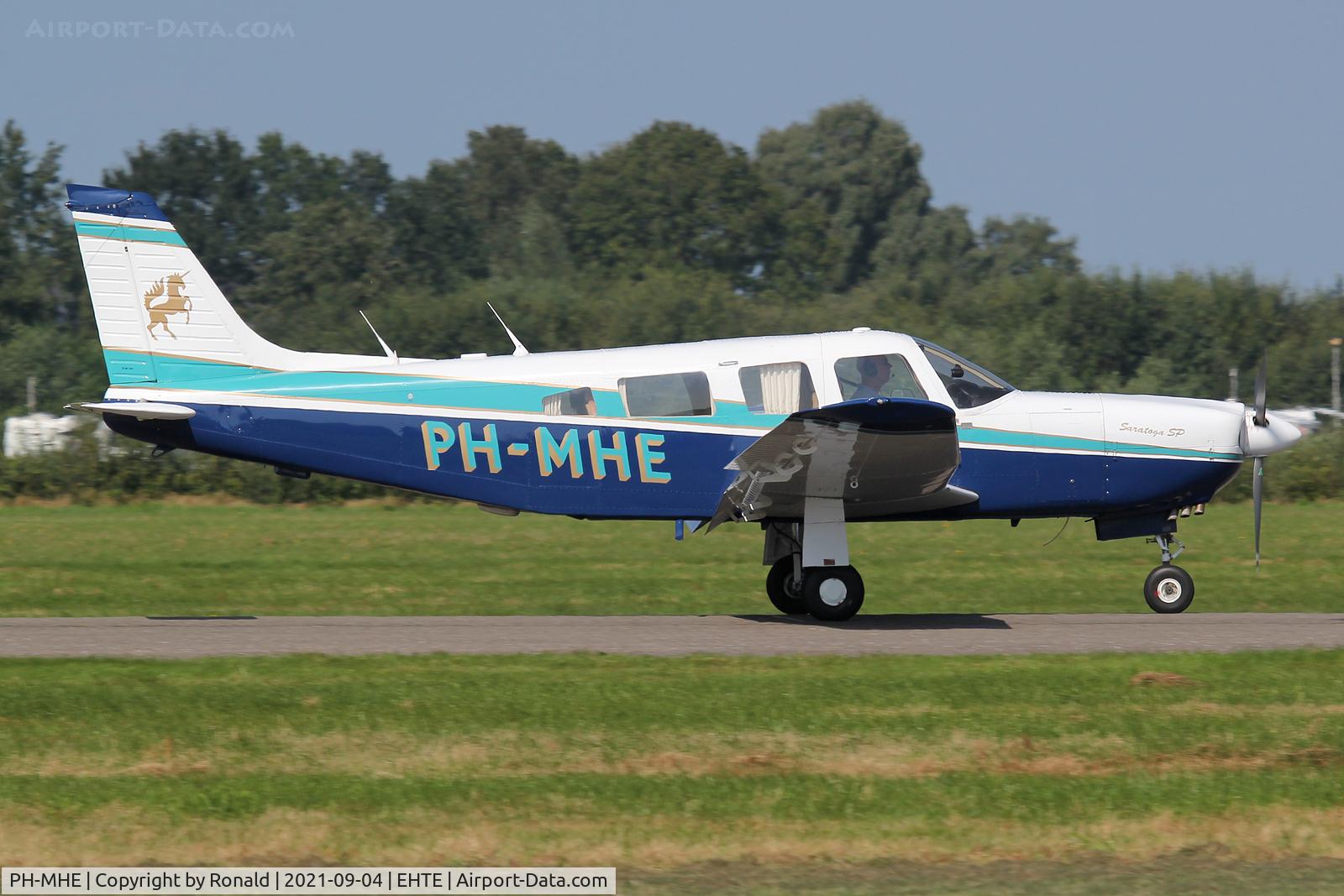 PH-MHE, Piper PA-32R-301 Saratoga SP C/N 32R-8013089, at teuge