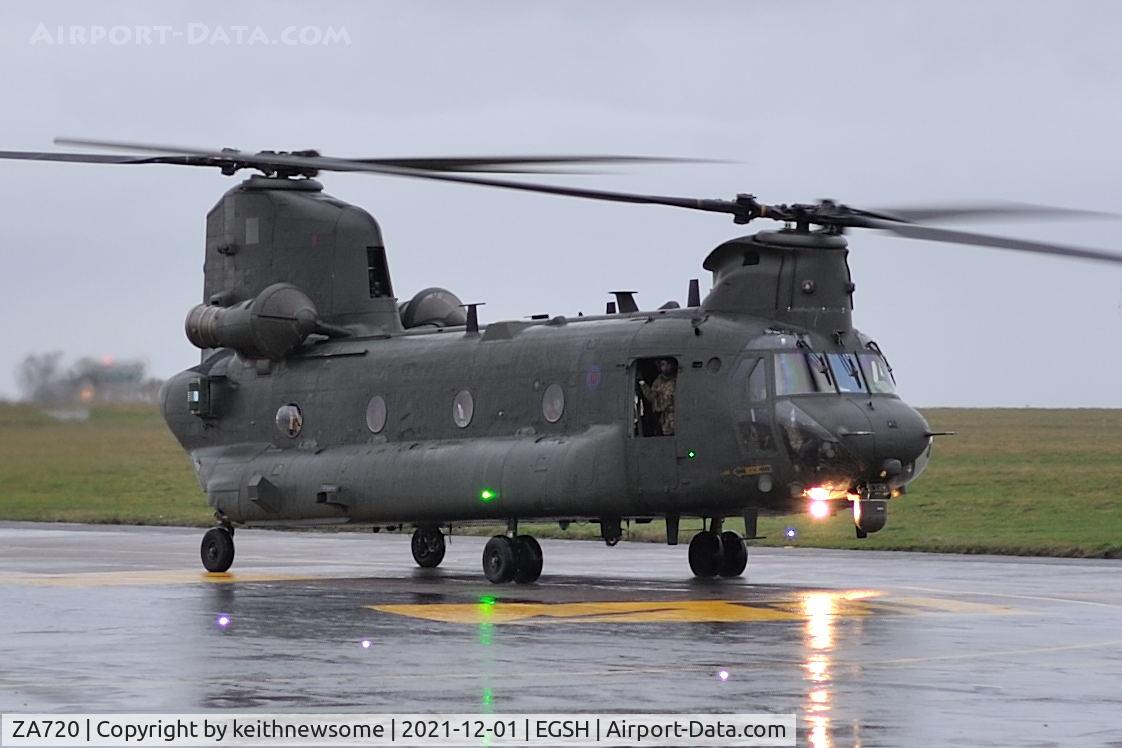 ZA720, Boeing Vertol Chinook HC.4 C/N MA032/M7020, Arriving at Norwich.