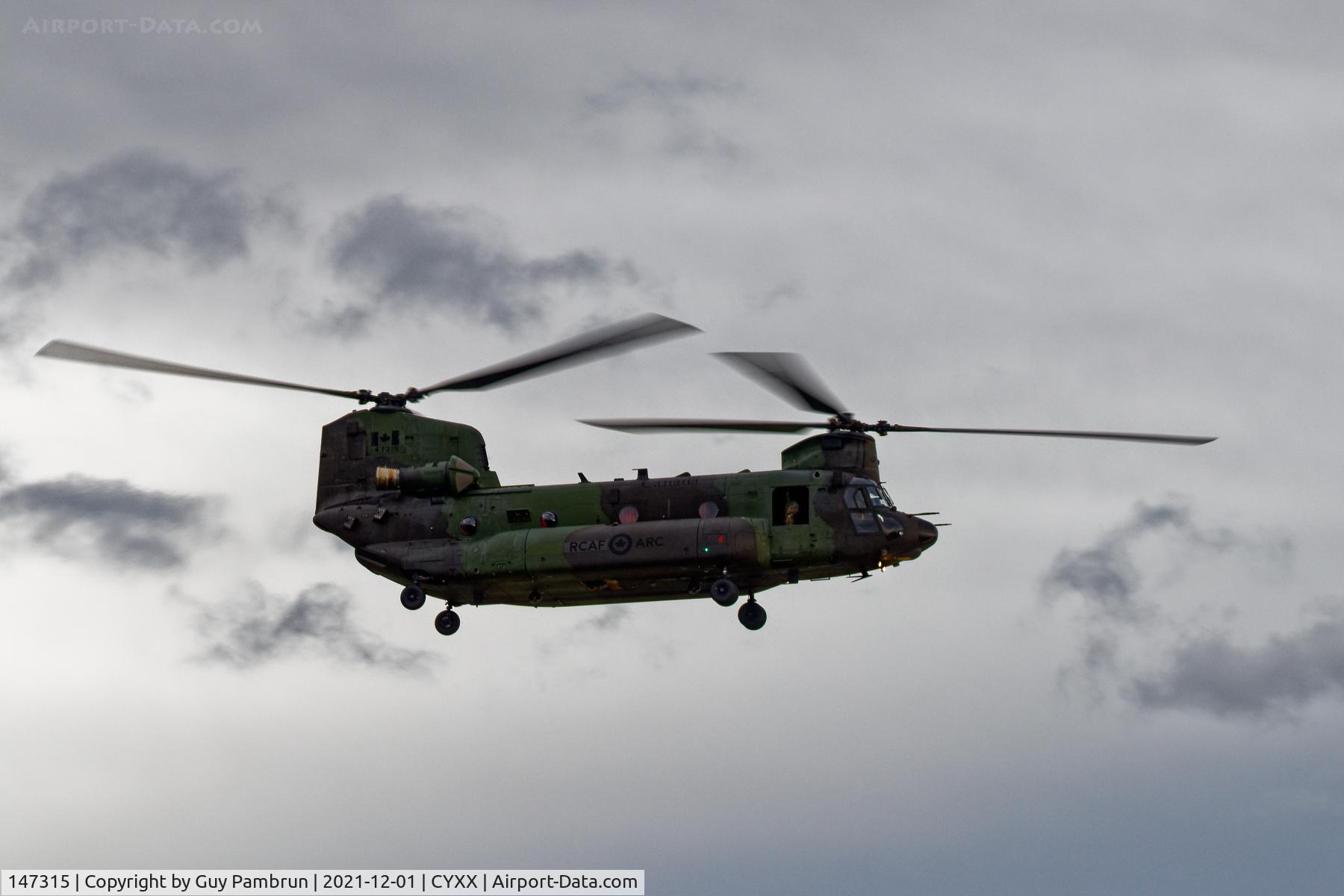 147315, 2014 Boeing CH-147F Chinook C/N M.2065, Landing on 19
