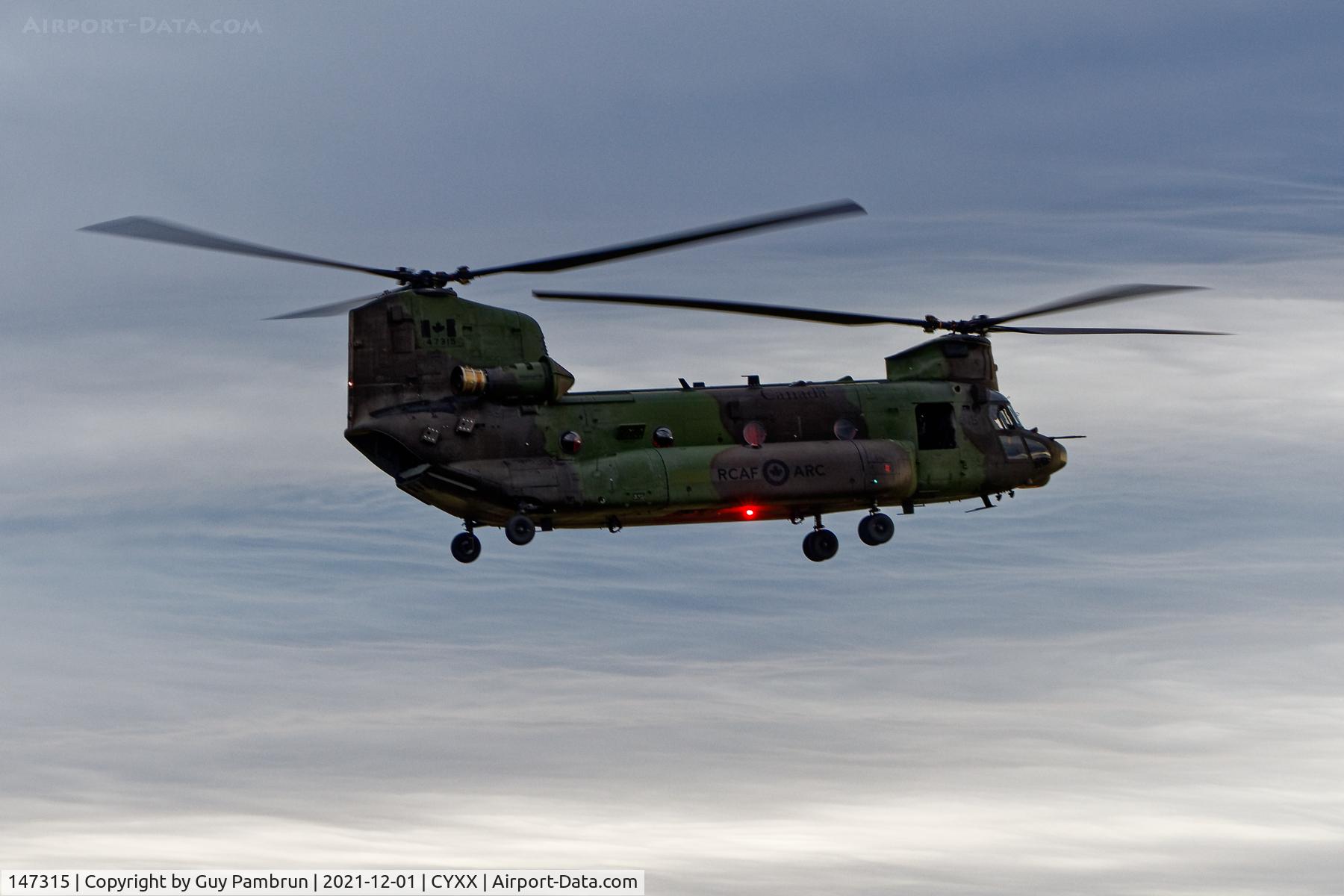 147315, 2014 Boeing CH-147F Chinook C/N M.2065, Landing on 19