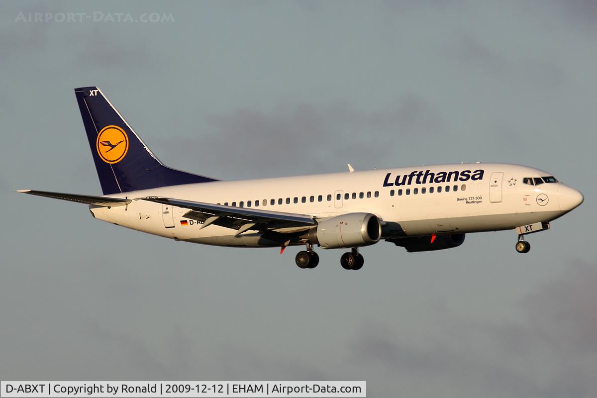 D-ABXT, 1989 Boeing 737-330 C/N 24281, at spl