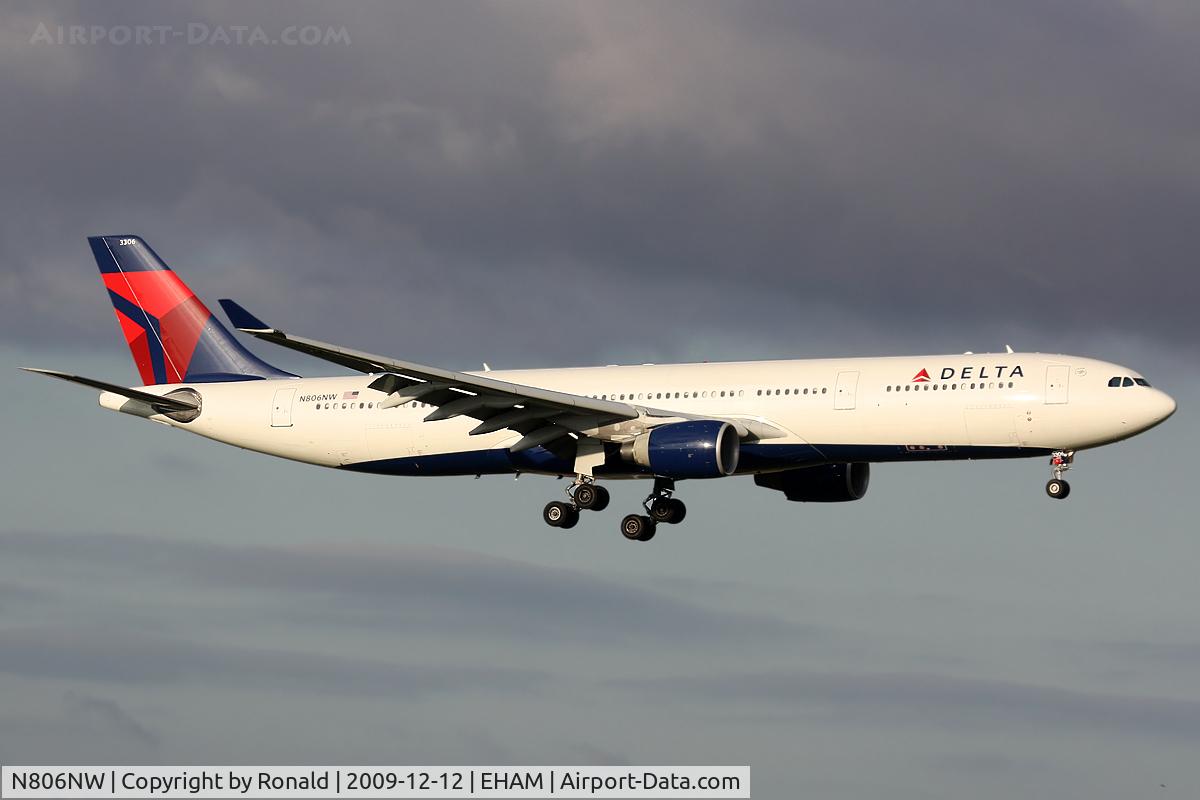 N806NW, 2004 Airbus A330-323 C/N 578, at spl