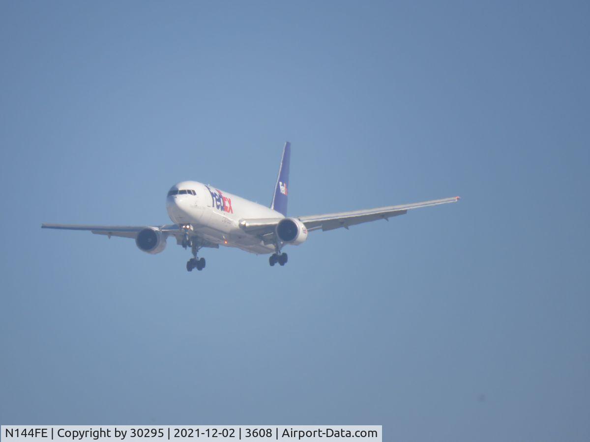 N144FE, 2017 Boeing 767-300F C/N 42726, On approach